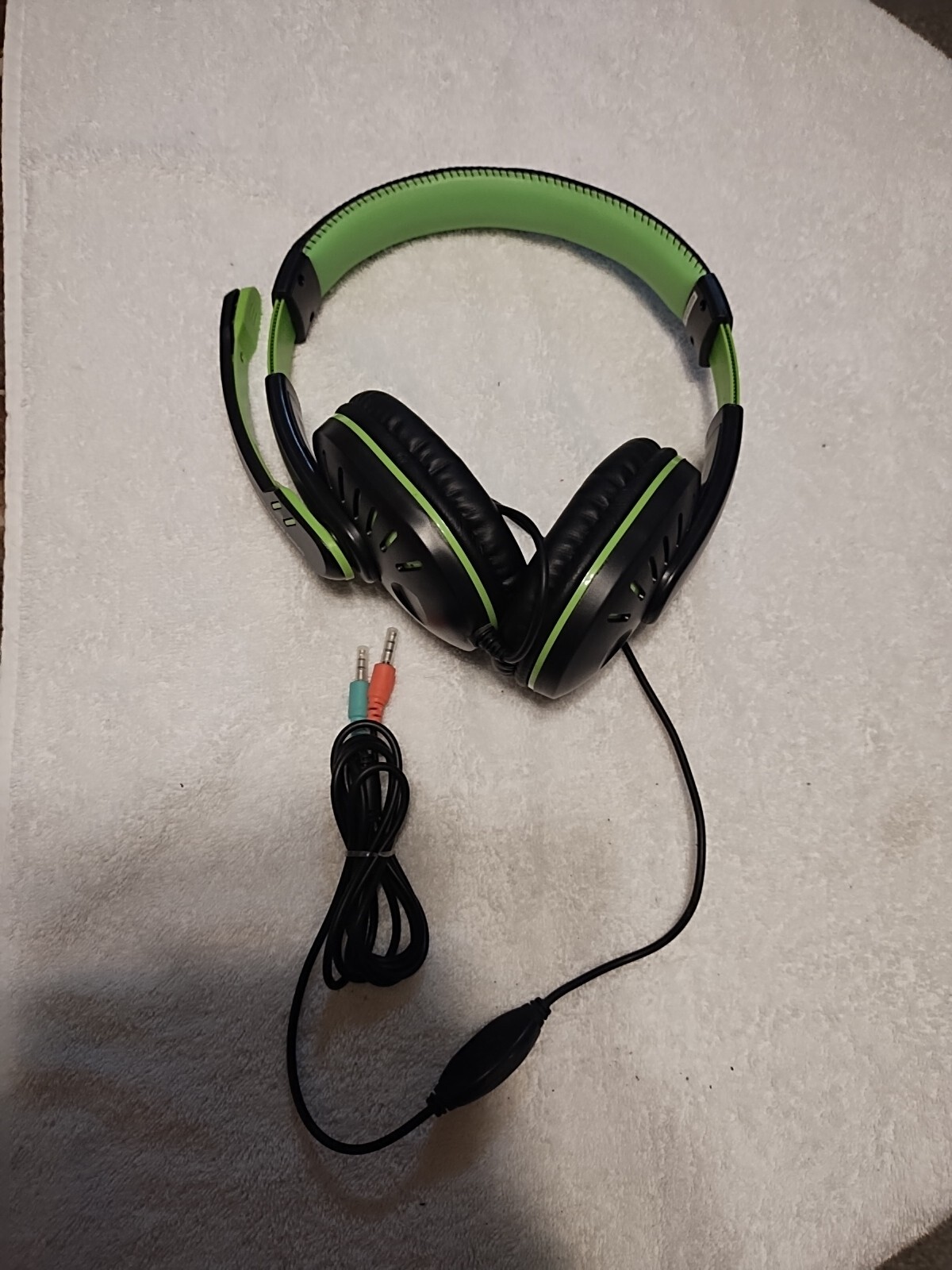 hypergear headphones pro gaming series green and black Wired