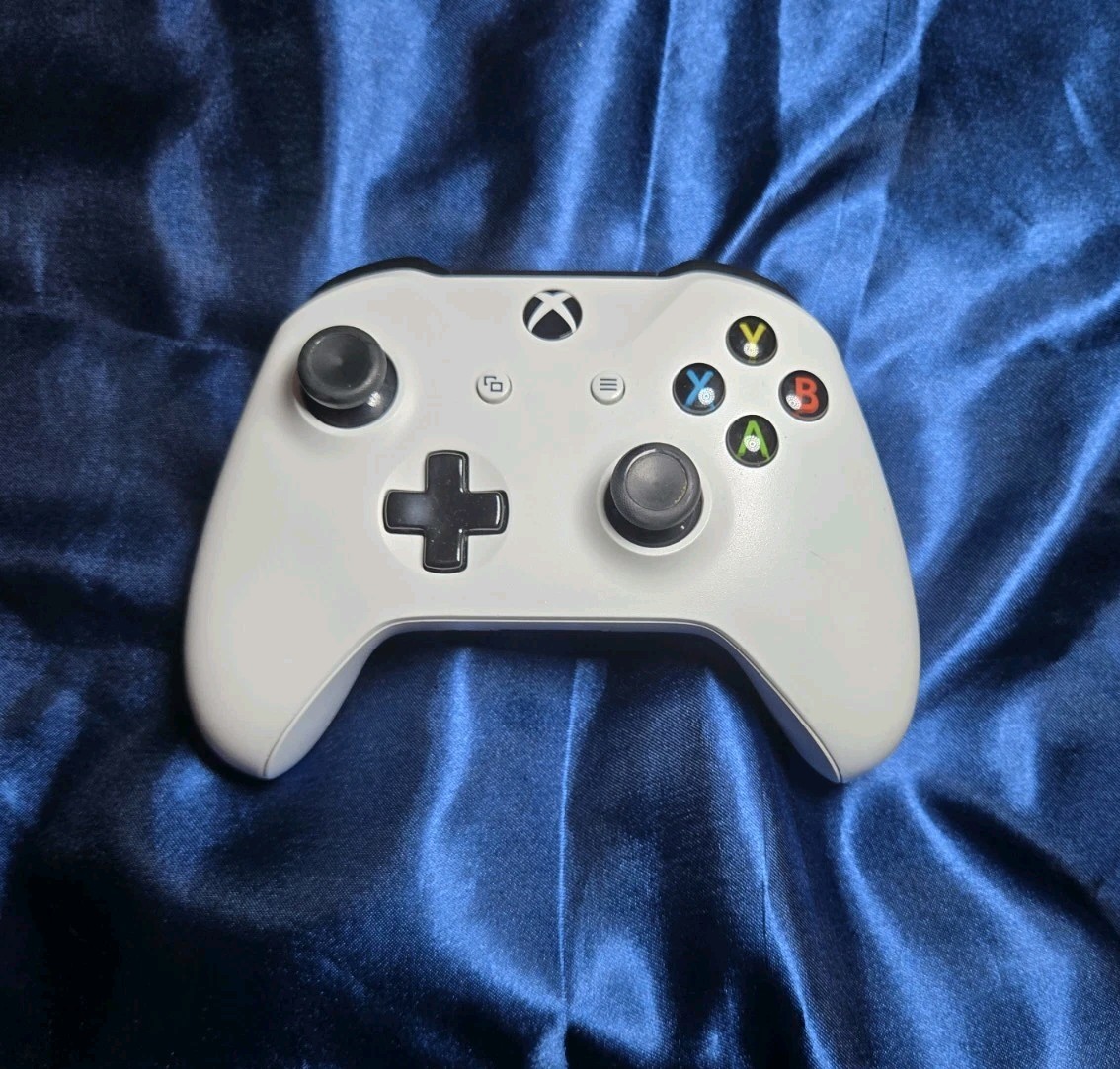 ​Microsoft Xbox One Console Bundle 500 Gg - Black - Tested, Controller & Cables