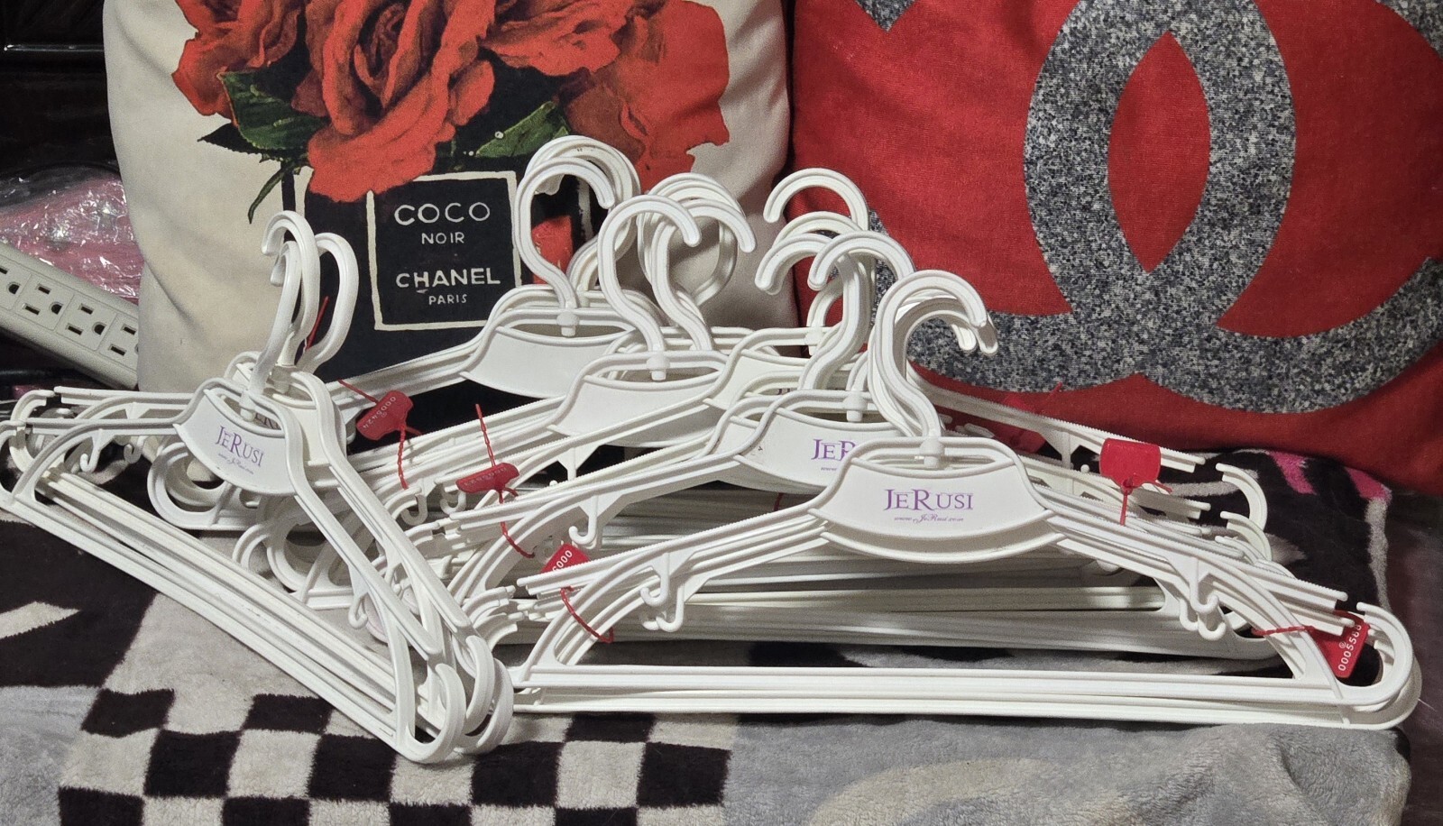 BUNDLE CLOTHING HANGERS 41