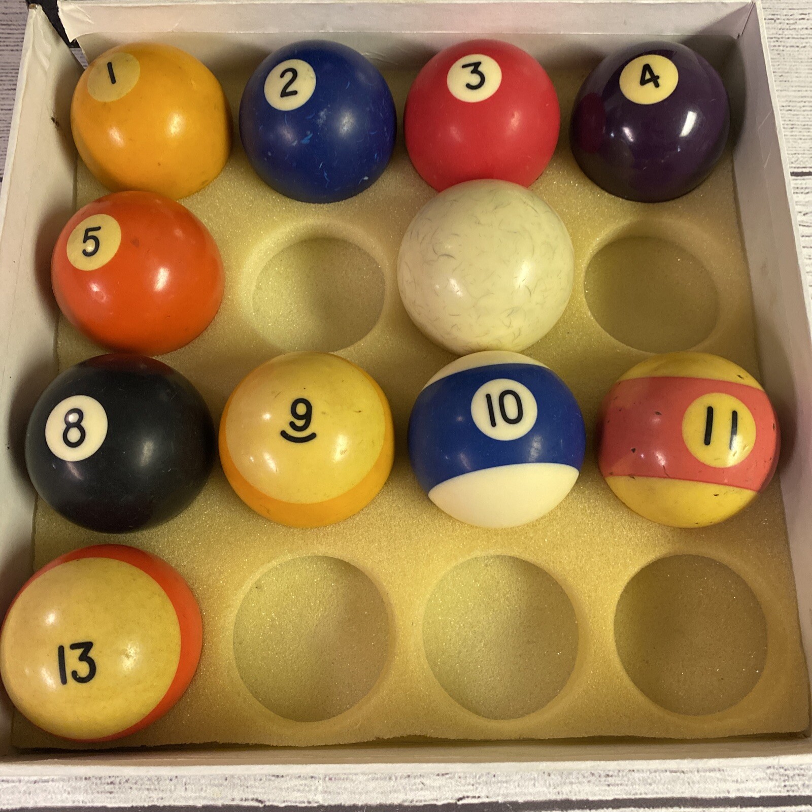 11 Victor Pool Balls Billiard with Box Not complete FAST SHIPPING!￼!!!