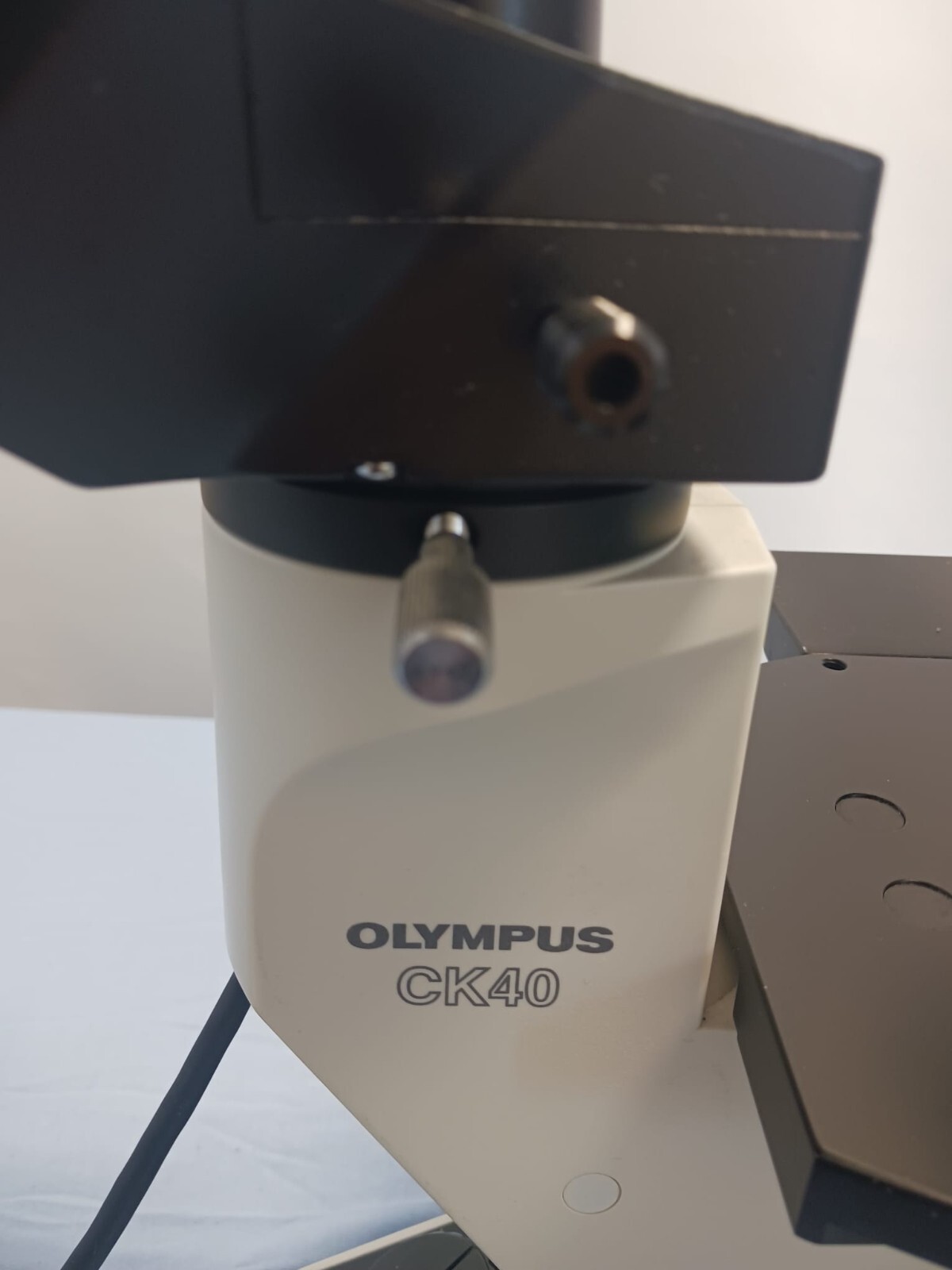 Olympus CK40-F100 Inverted Microscope w/ DP11-N Camera Control Unit 4X Objective