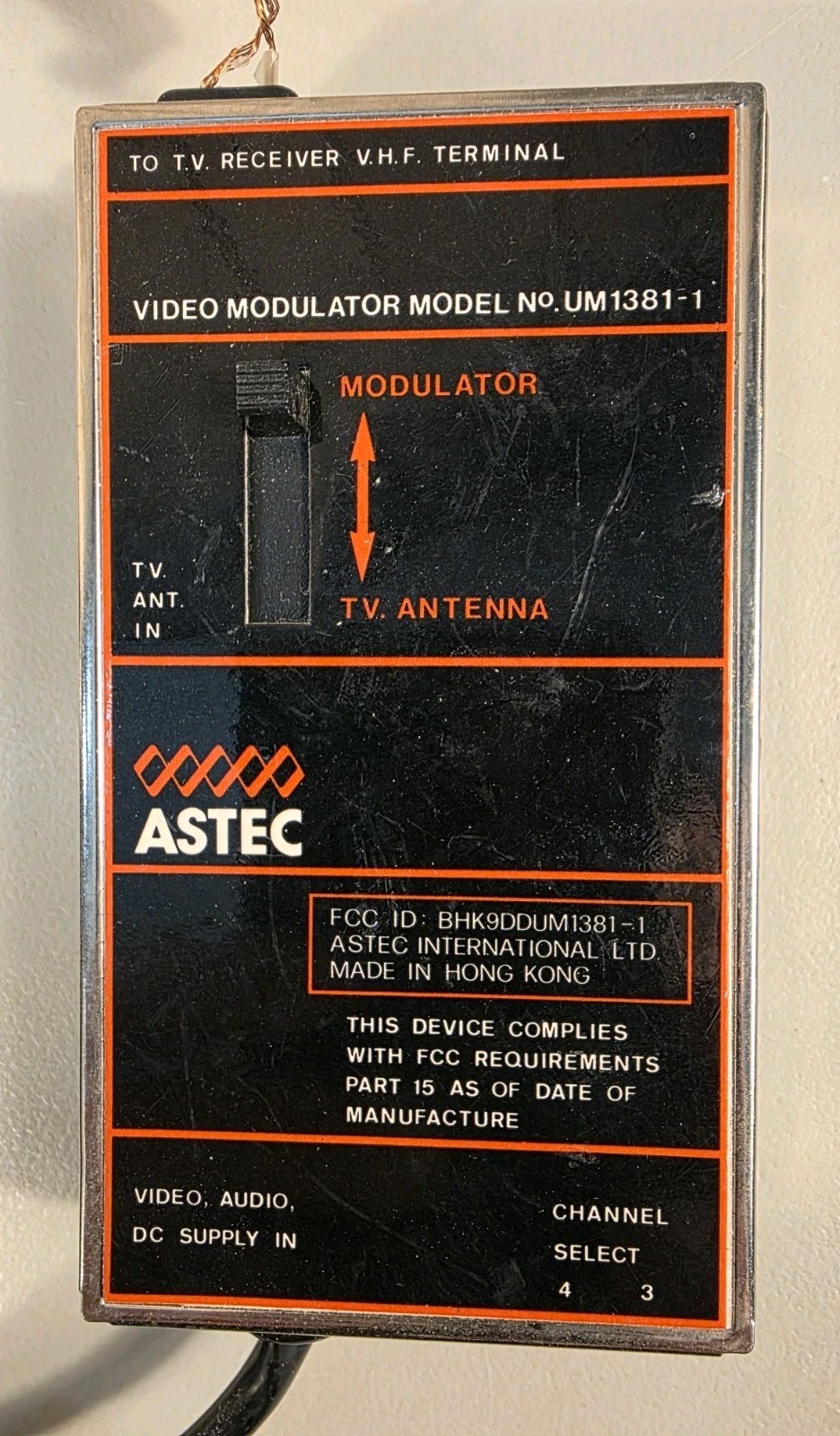 RF Adapter Video Modulator UM 1381-1 TI-99 / 4A for Texas Instruments Computer