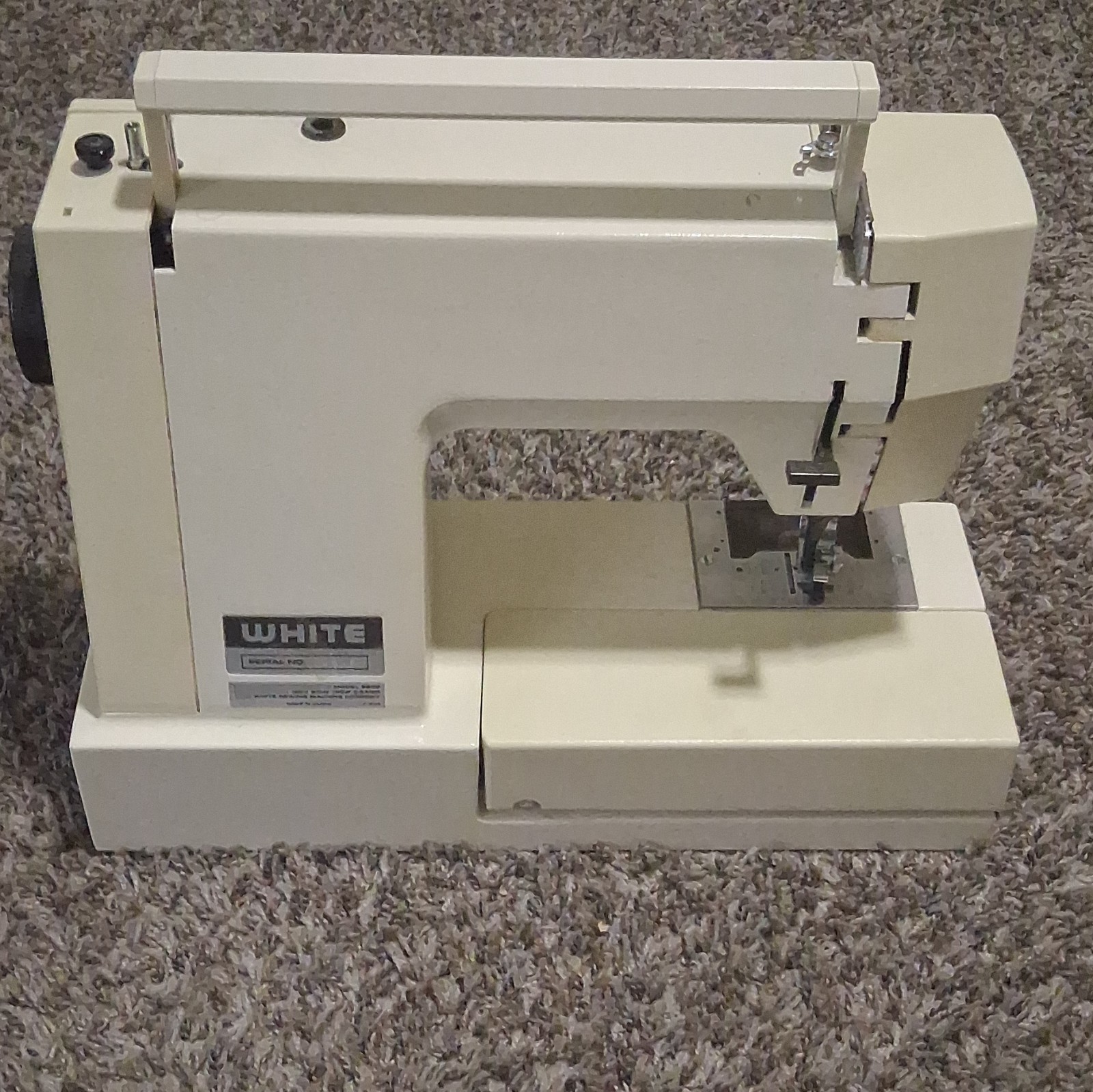 White Sewing Machine Model 8600 120V 60Hz