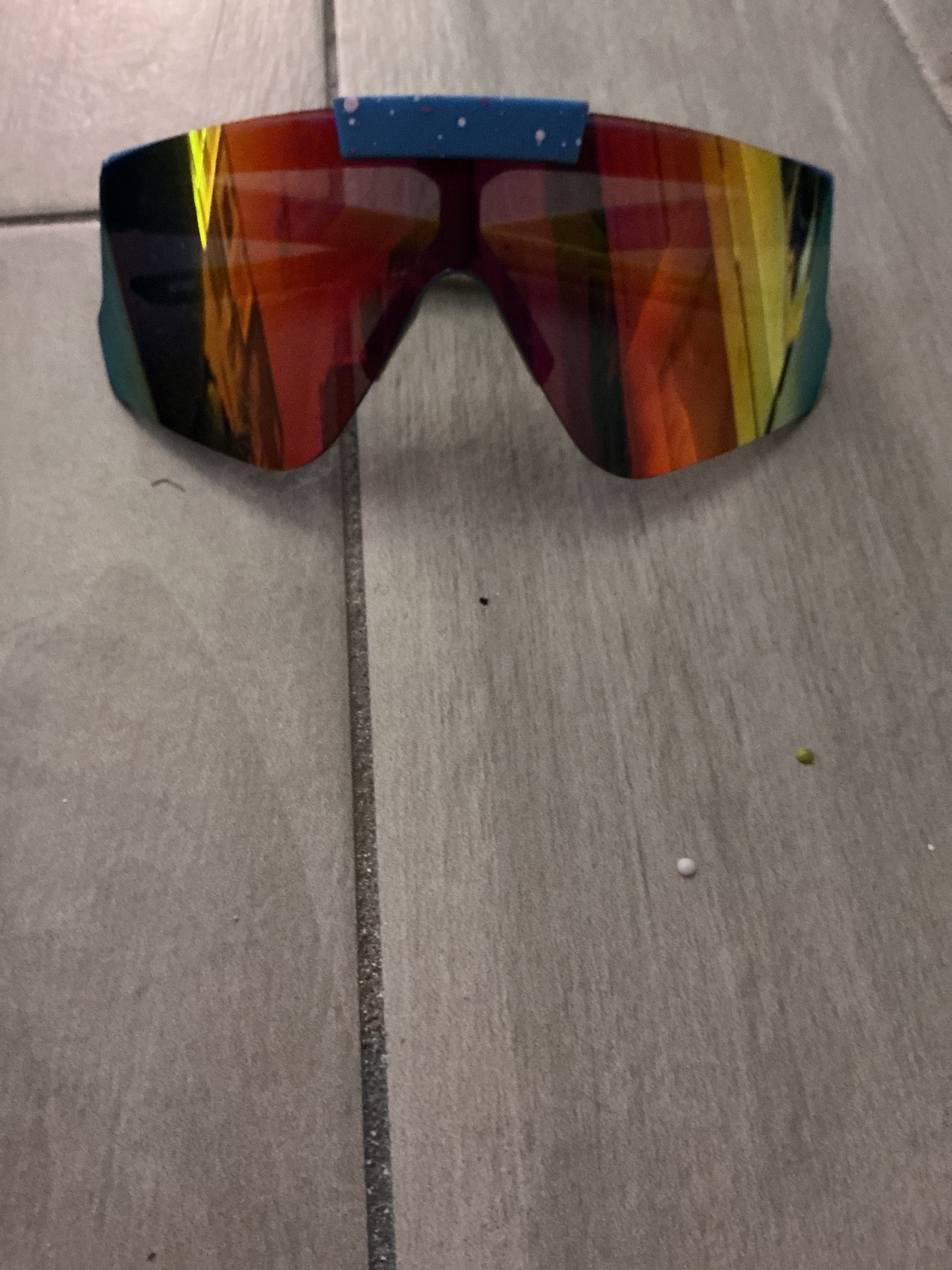 Shades rainbow and gptiedie at the top very good condition