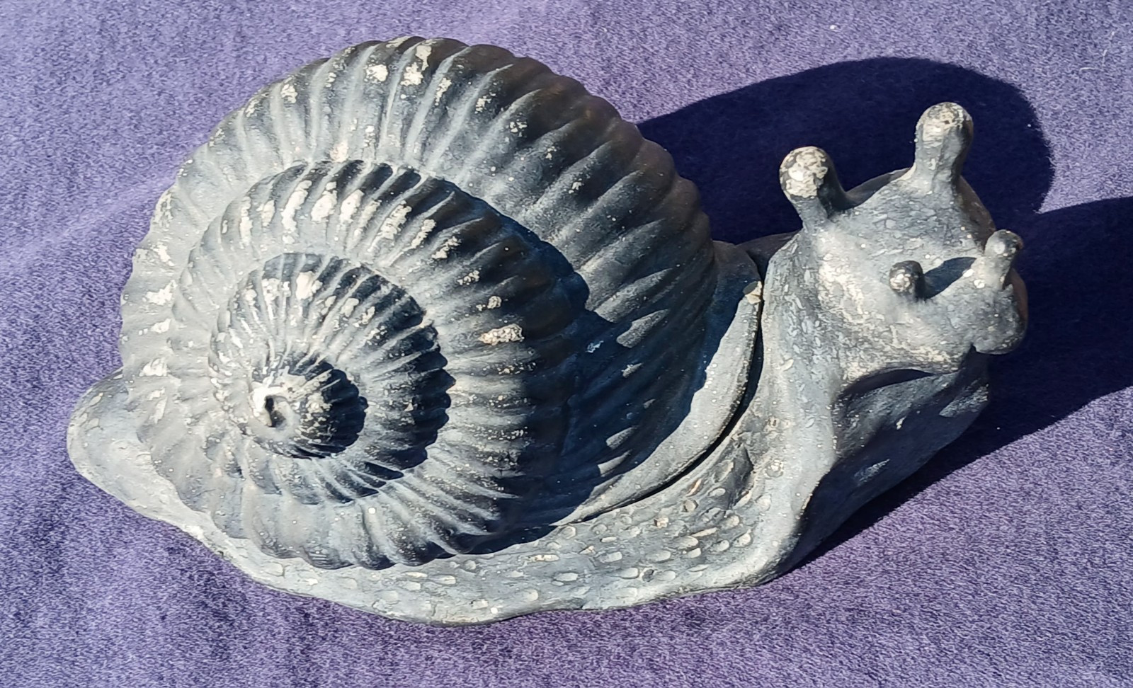 Garden Snail Resin Hide-A-Spare House Door Key Secret Outdoor Decor 2-Part Black