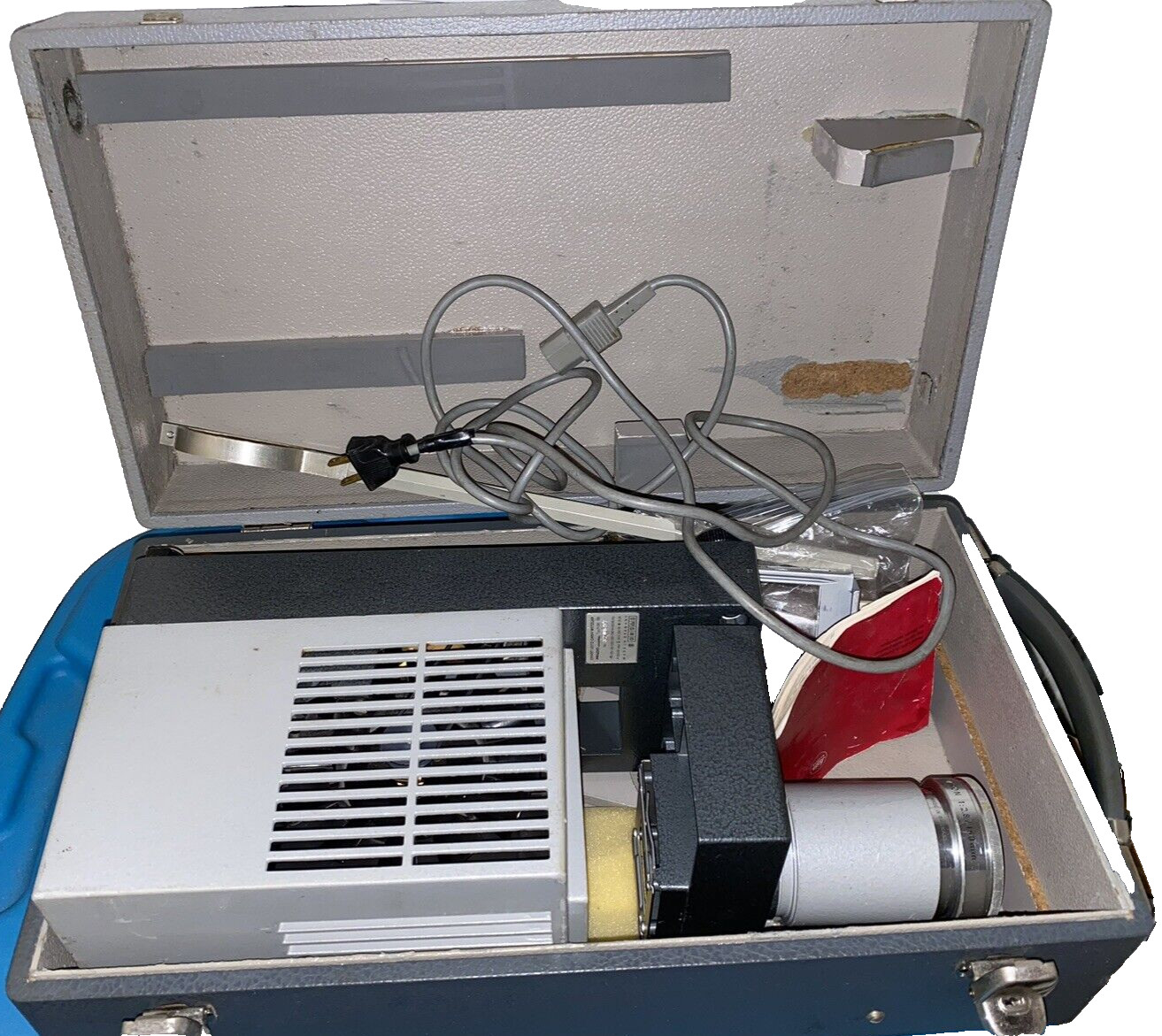 Leitz Wetzlar Prado Universal 31.047.500 Projector 1:28/150 Manual, Case, Plus