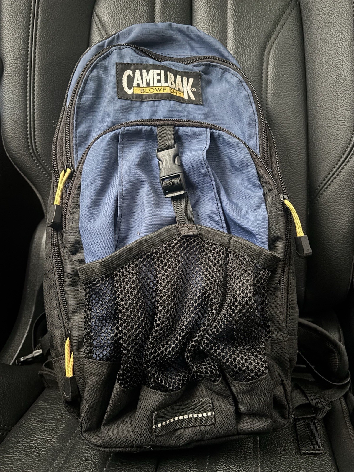 Camelback Blowfish Hydration Backpack Dark Blue / Yellow / Black