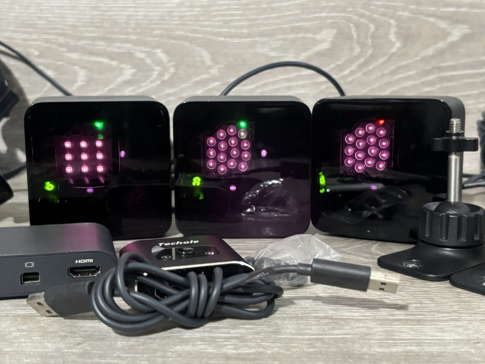HTC Vive VR Full Headset Kit System Virtual Reality TURNS ON BUT UNTESTED AS-IS