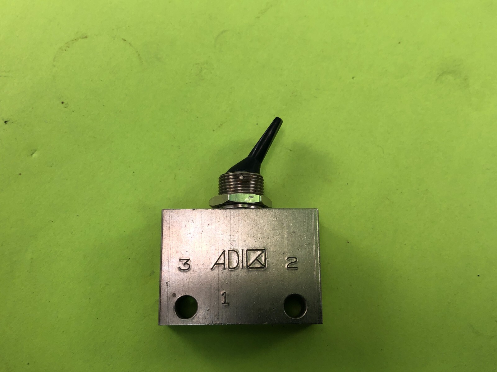 Norgren/Pneumadyne CO40501 Valves: 1/8"npt fully Ported 3-way NC 0405 01 JF