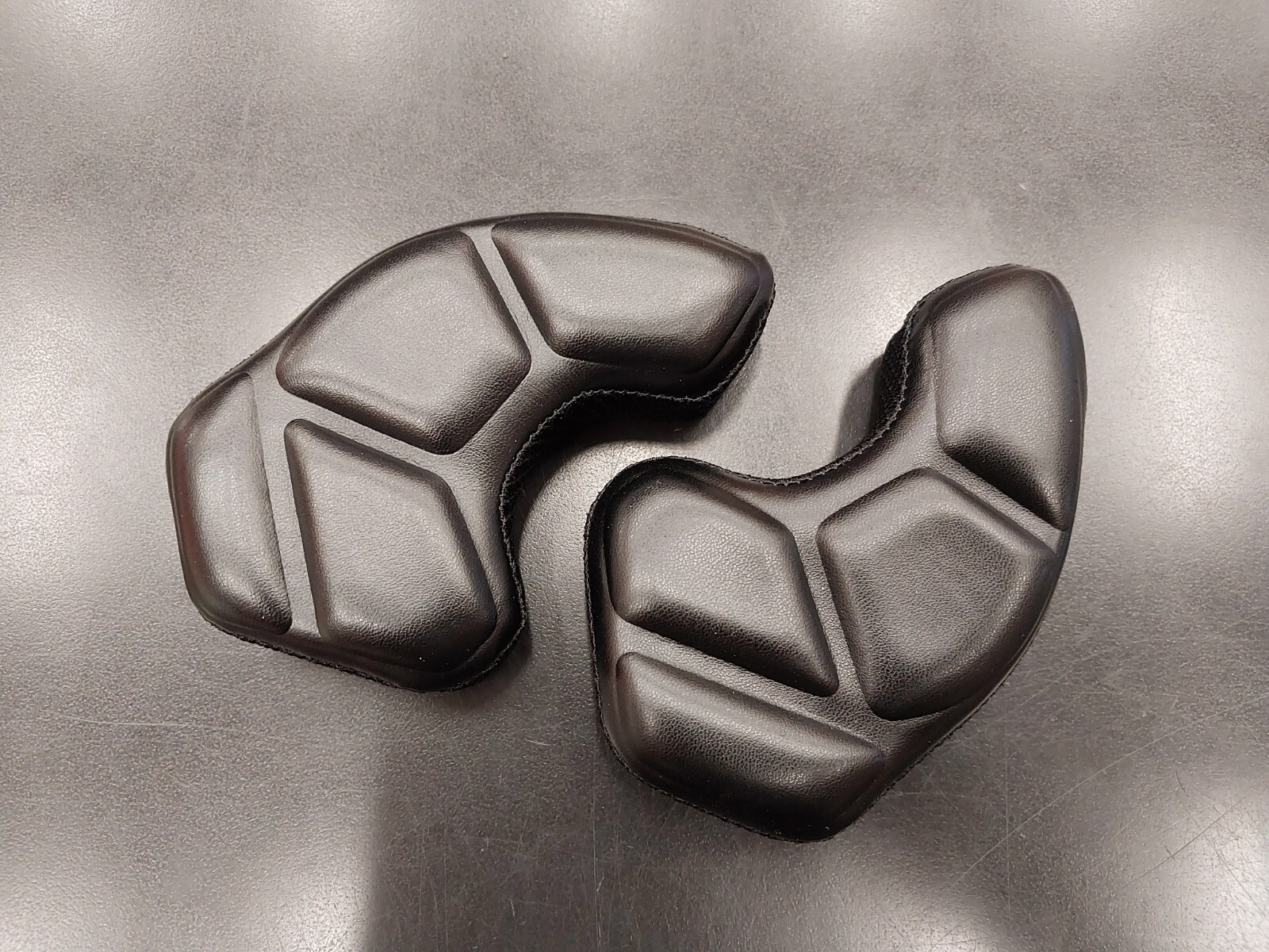 NEW! Schutt F7 1 1/4"” Jaw Pads Black Leatherette 1 Pair (1 Left/1 Right)