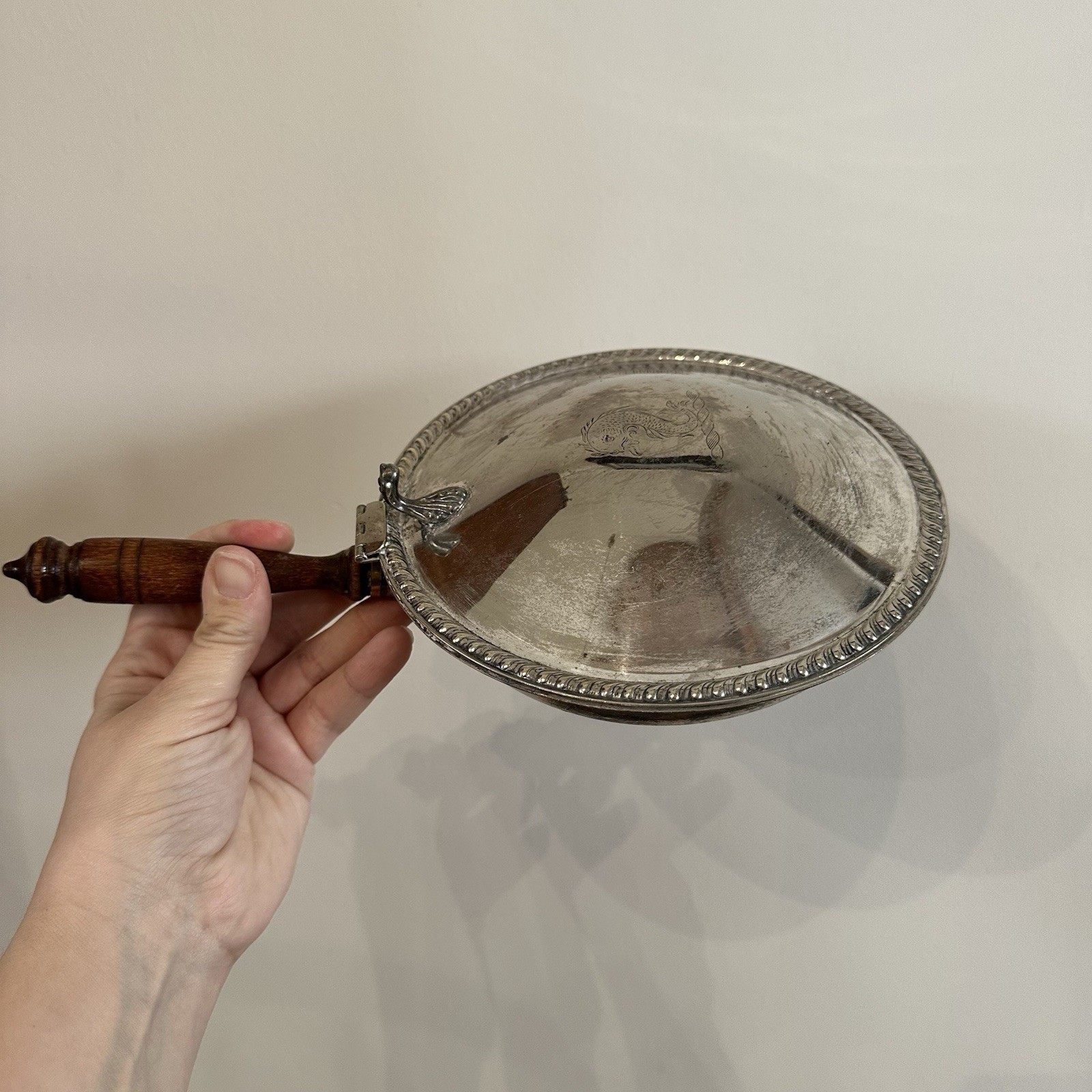 Vtg EPC Silver Metal Silent Butler/Crumb Catcher Wood Handle Serving Dish #3810