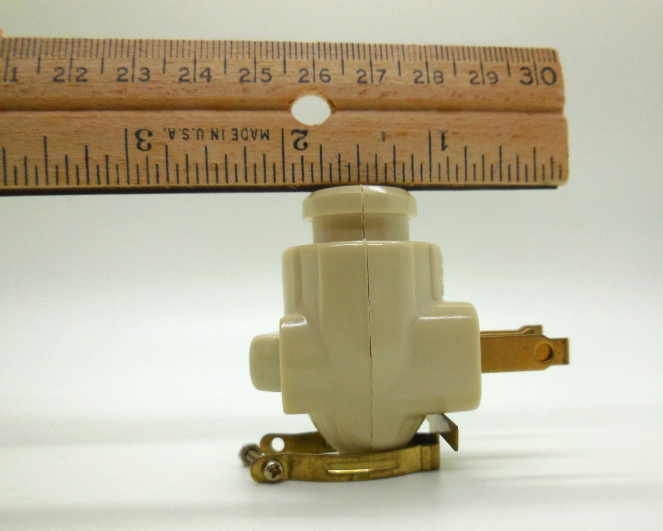 Set of 4 Eagle 4W 125V Beige Night Light Base Socket Plug In Clip On/Off Switch