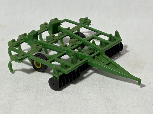 Ertl John Deere Chisel Mulch Tiller Disc, Green, 1/64