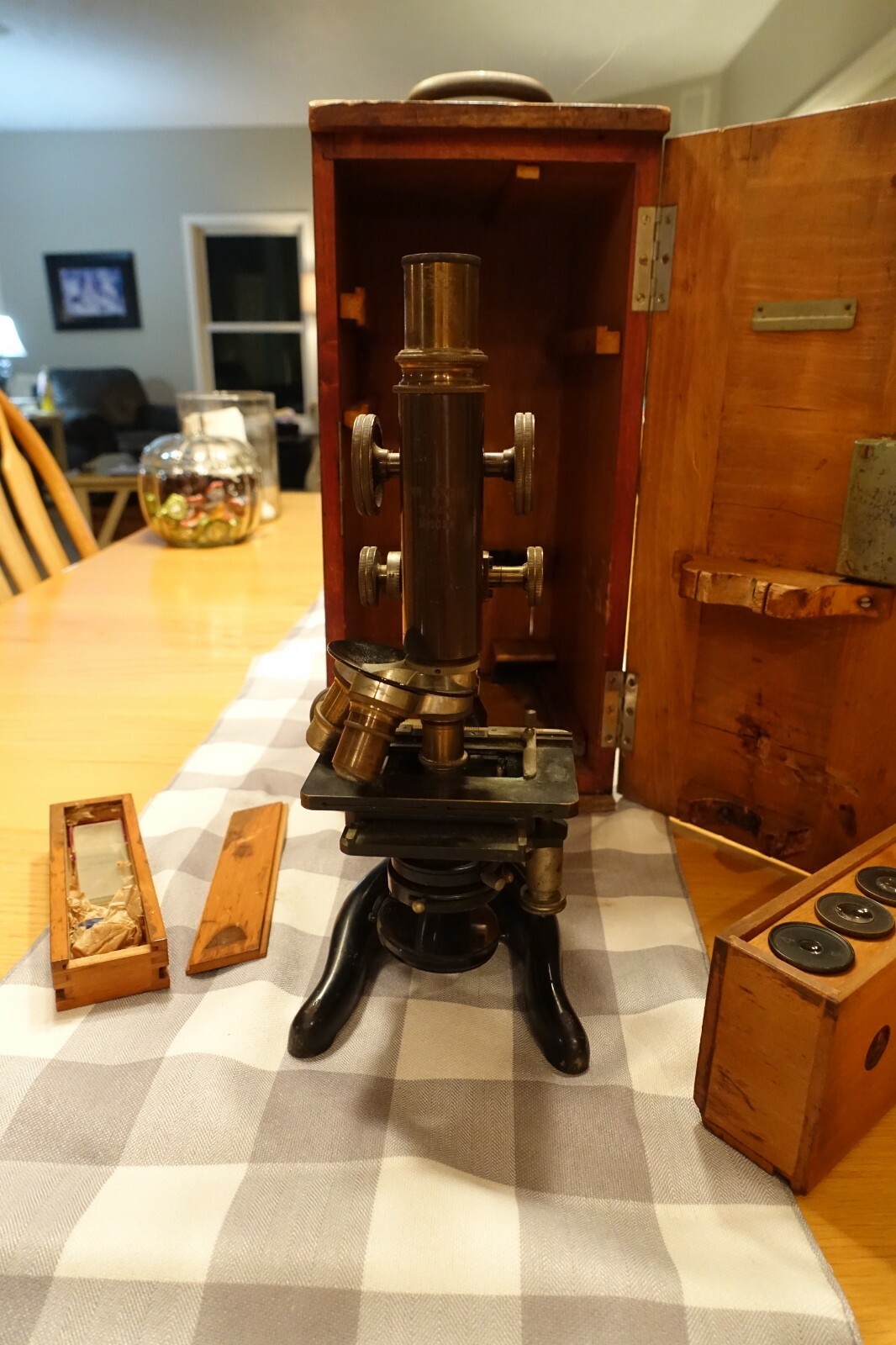 ANTIQUE CHR KREMP WETZLAR MICROSCOPE 1028 w/ case lenses, etc