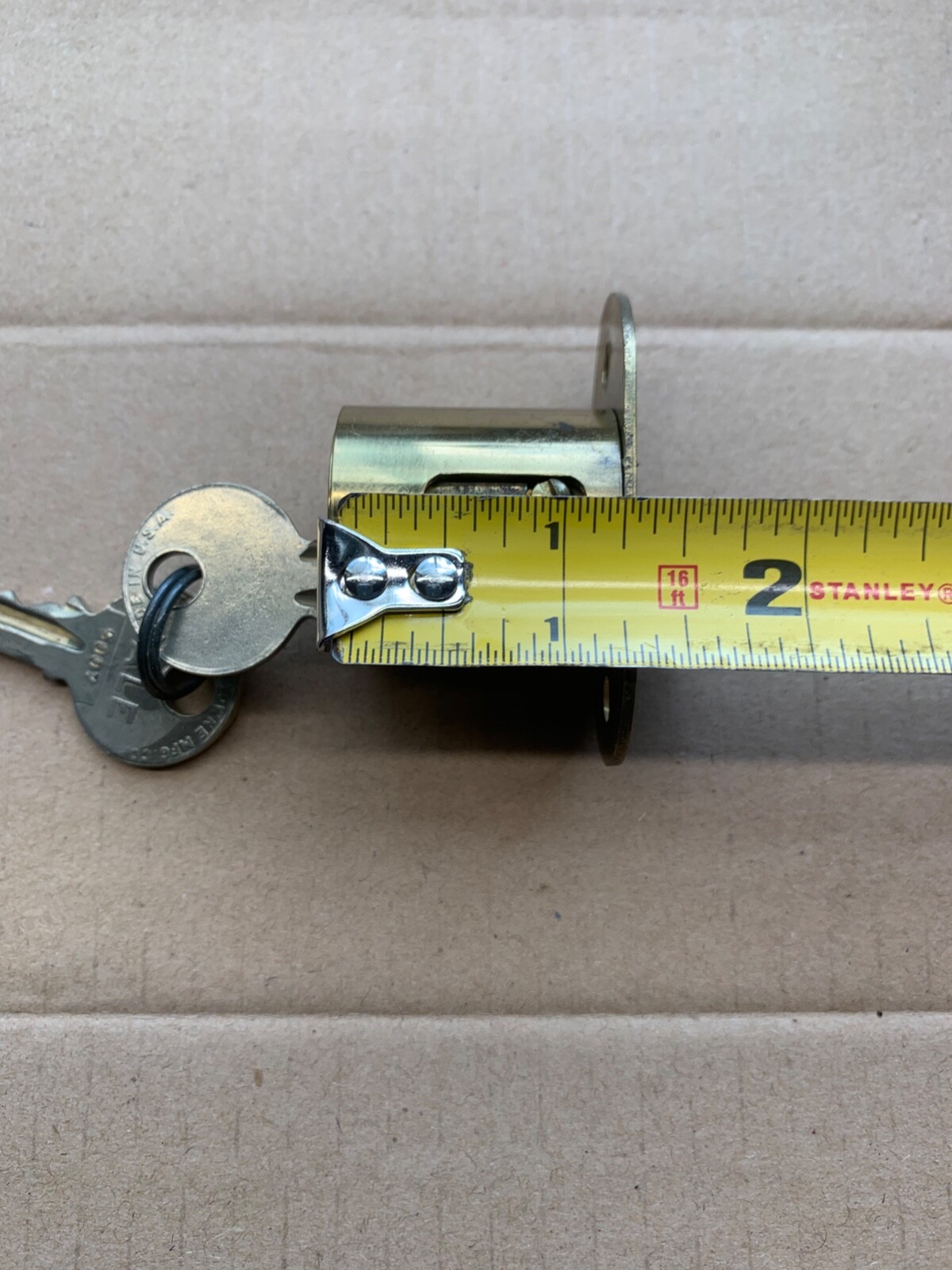 YALE DRAWER/DESK/ CABINET PUSH PLUNGER LOCK 1 1/8 INCH US3 (GOLD COLOR)