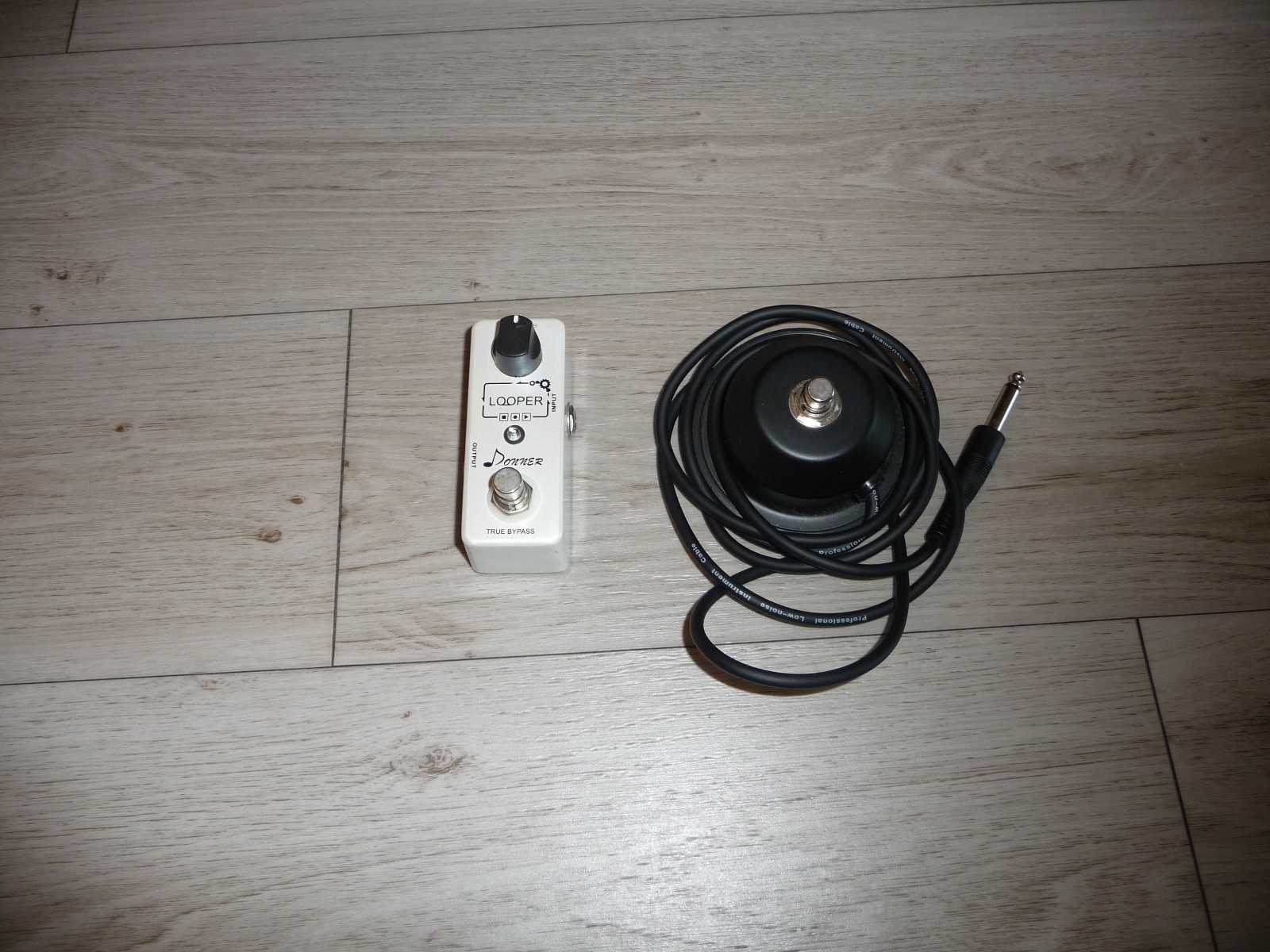 Donner 300 Series Mini Pedal Looper with 1 button foot switch