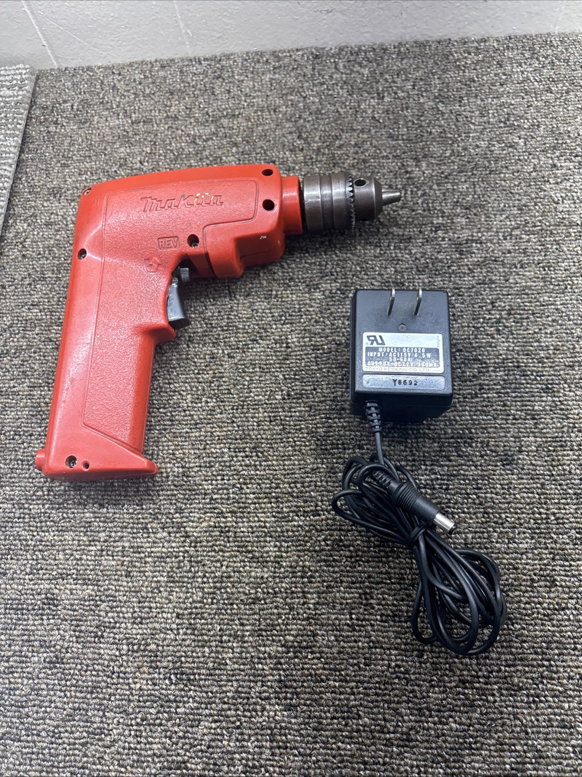 VINTAGE MAKITA M001 CORDLESS  DRILL  & CHARGER  COLLECTORS ITEM 598960 95