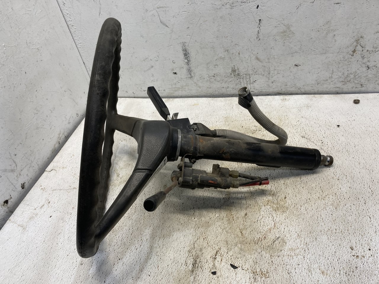 Freightliner FLD120 Steering Column - Used