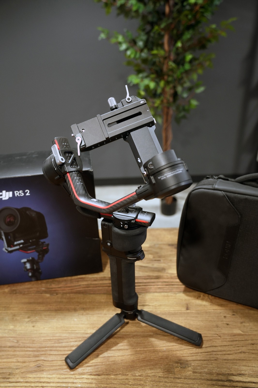 DJI RS 2 Gimbal Camera Stabilizer - NEEDS BATTERY