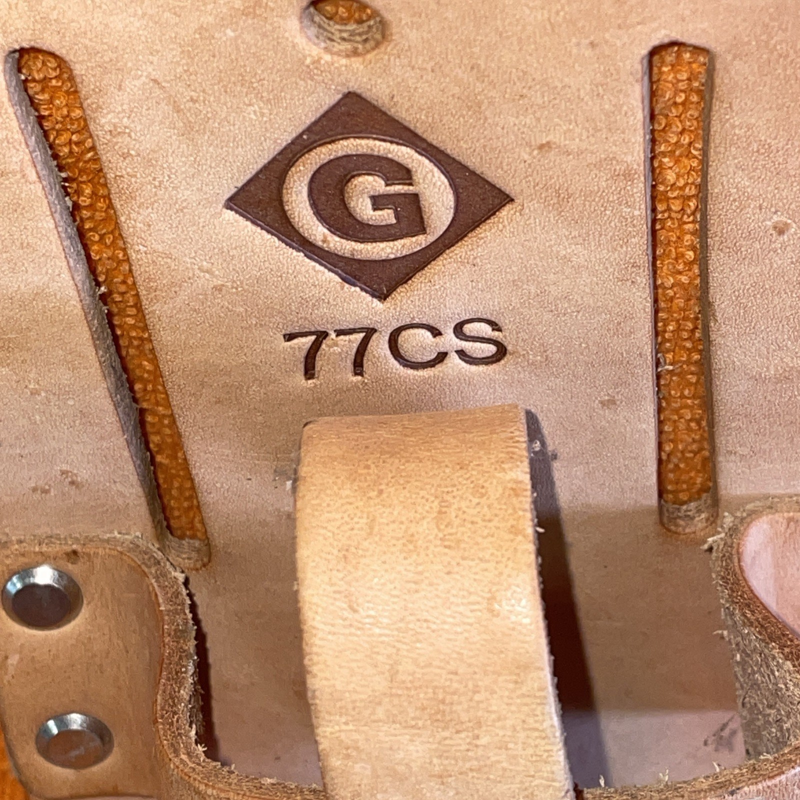 Aines Model 140B MC Tone Leather Holder