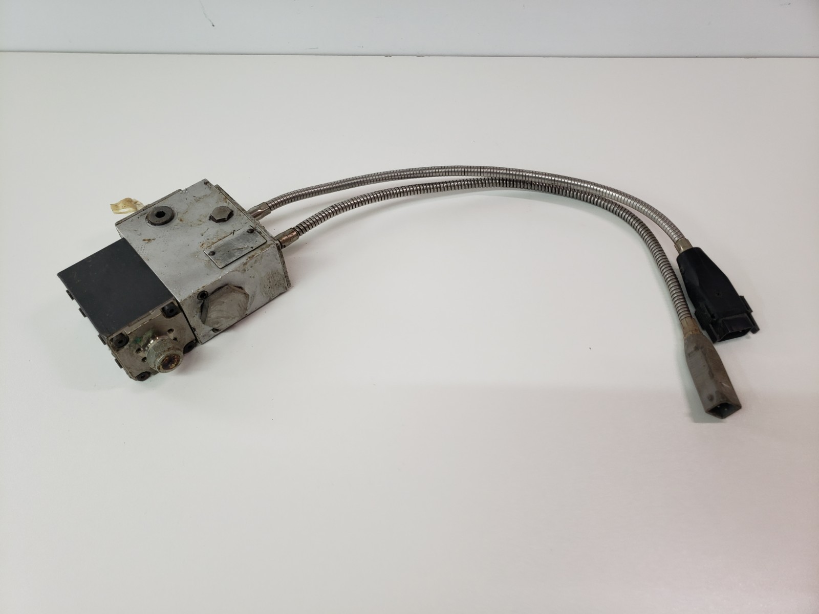 Nordson 724634A Hot Melt Applicator Head