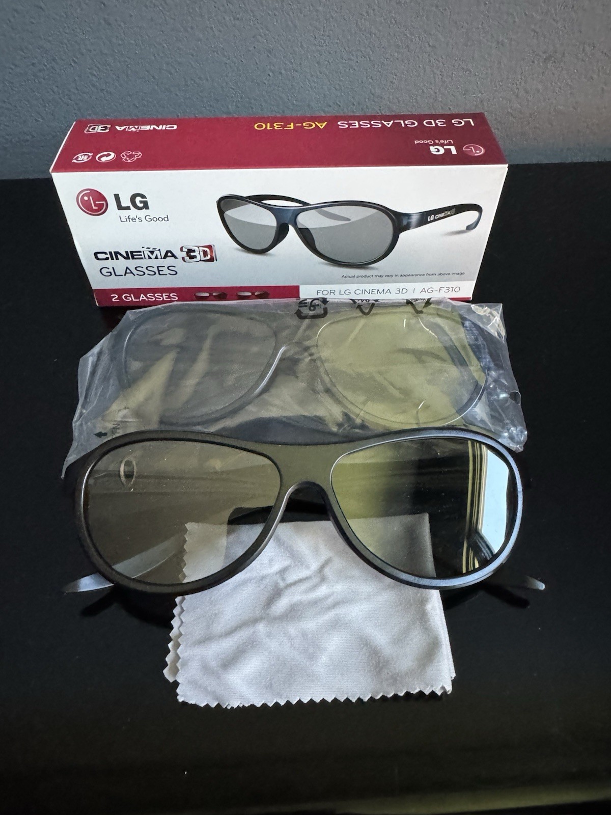 NEW LG-AG-F310 Cinema 3D Glasses - Movie TV Theater - 2 PAIRS - Open Box