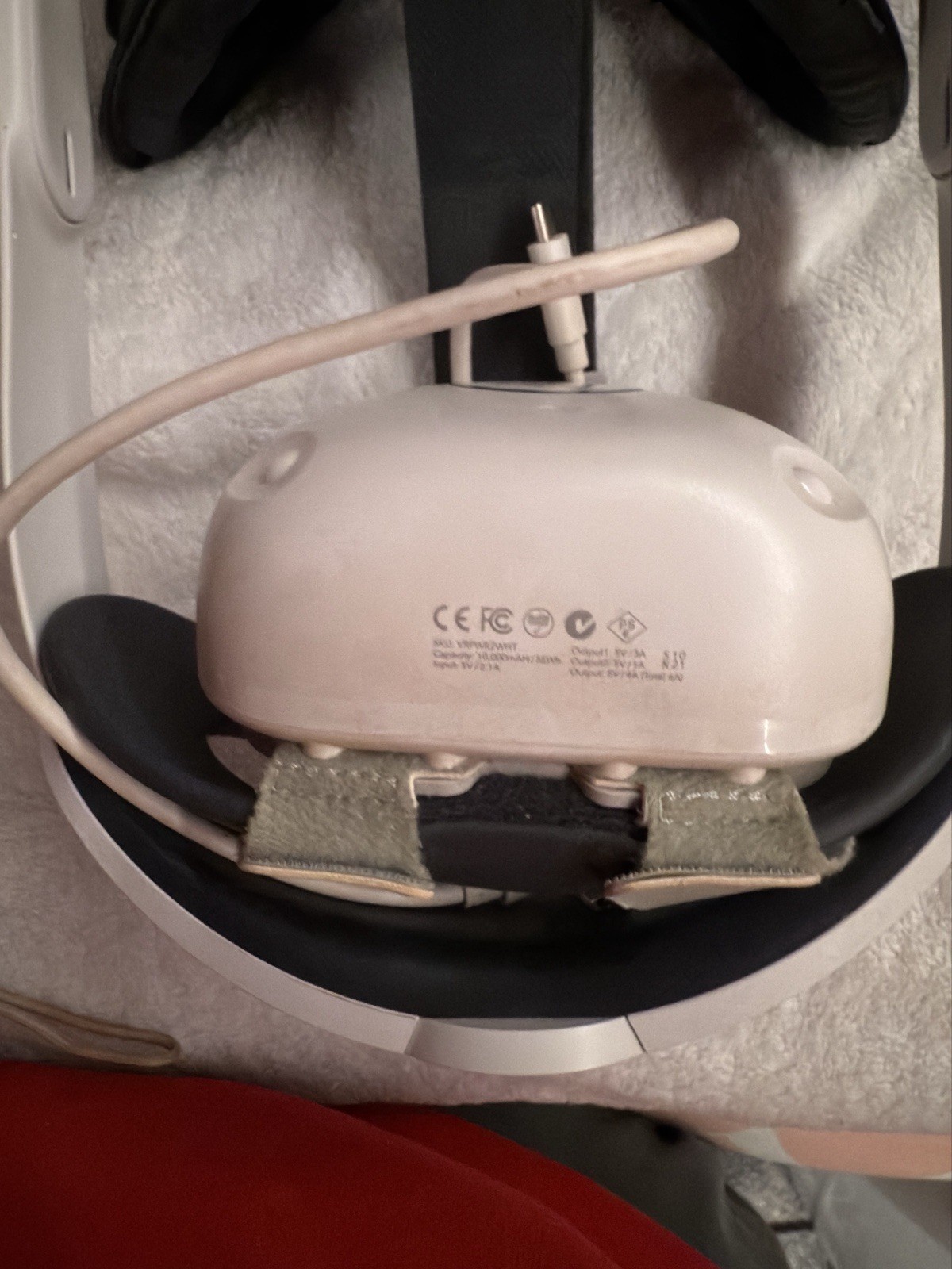 Oculus Quest 2 With Attachments (extra Battery Pack, Grips.)