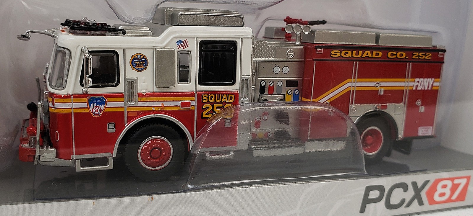Brekina NEW HO 1/87 Seagrave FDNY New York City Fire Truck Attacker Squad #252