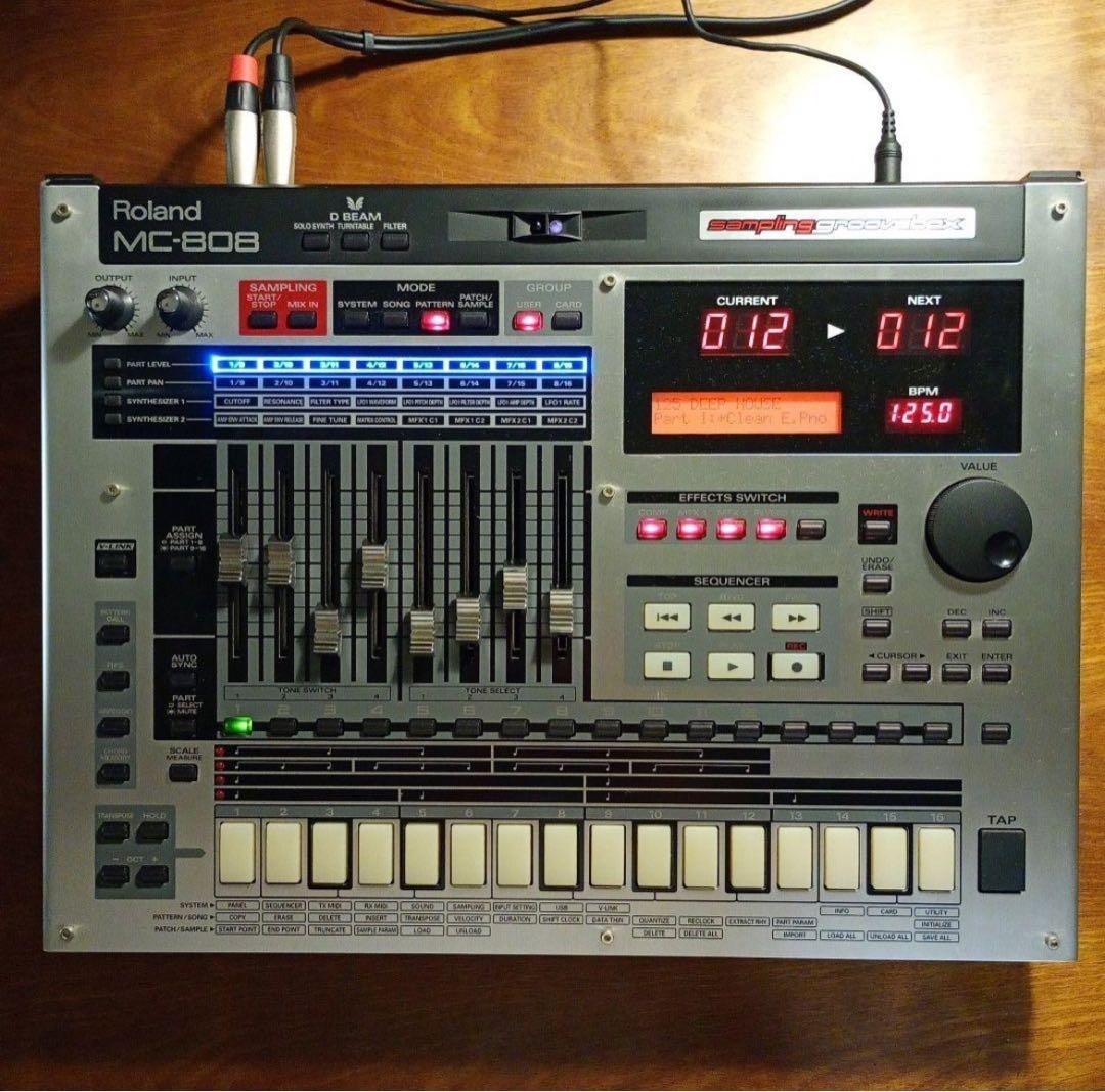 Roland MC-808 Sampling Groovebox Sequencer Sampler Drum Machine Tested Working