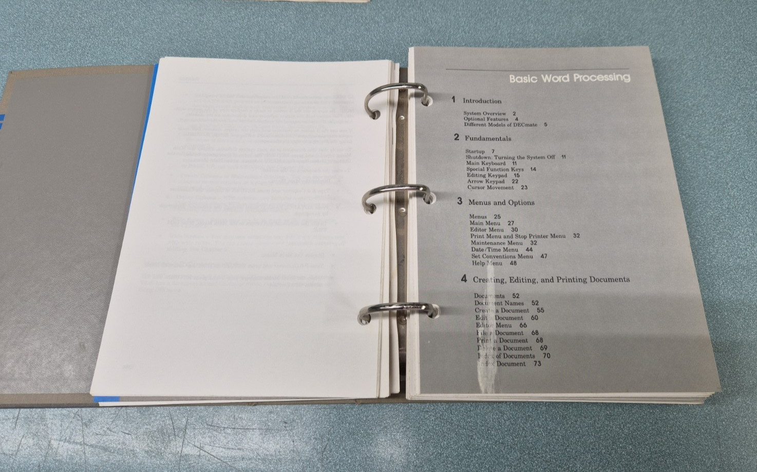 DECmate User Guides + 2 floppy disks, System Overview and System Test. UNTESTED