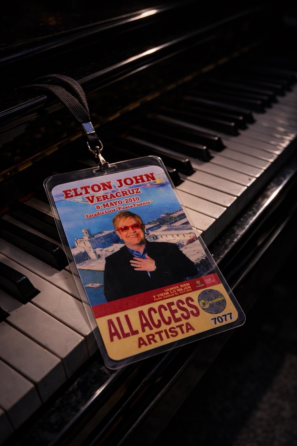 Elton John Veracruz 2010 Tour 3.5”x5.5” All Access Laminate Pass RP
