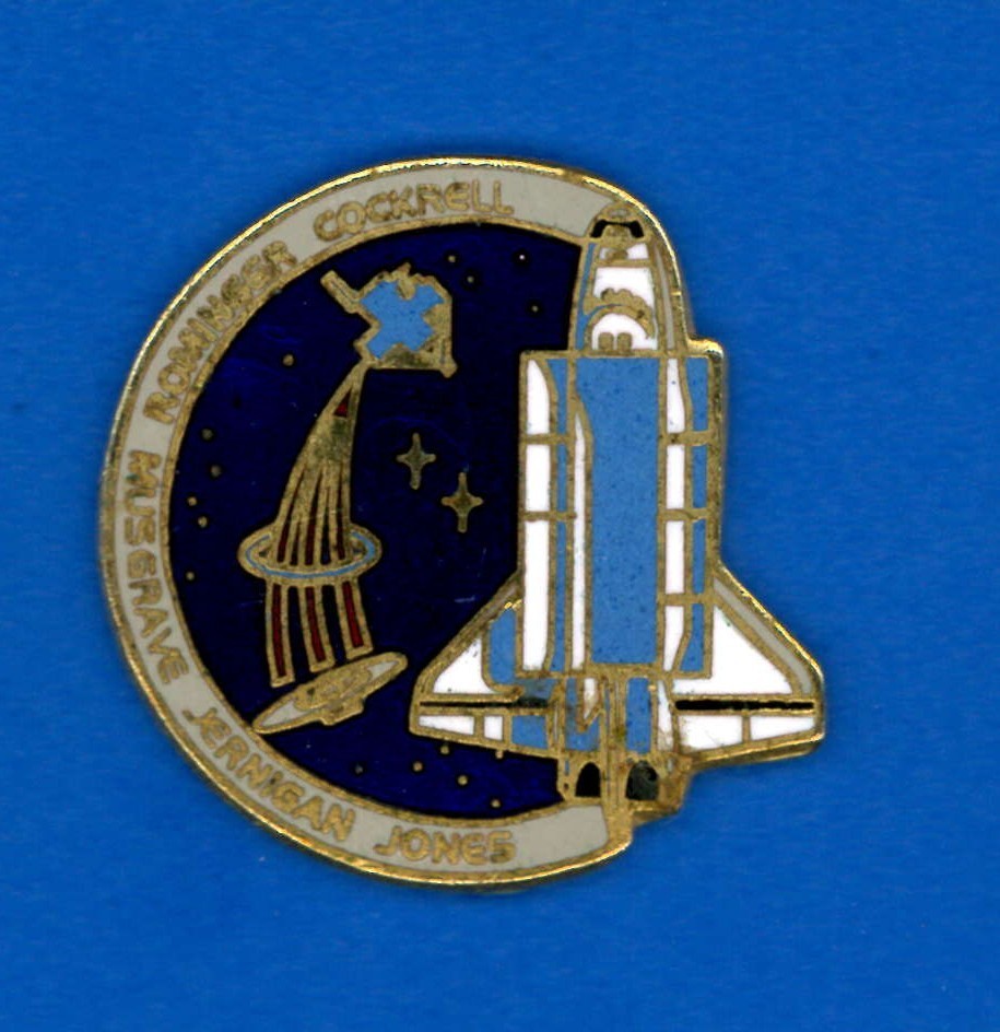 NASA pin - space shuttle - STS-80 - Cockrell Jones Musgrave - USA badge