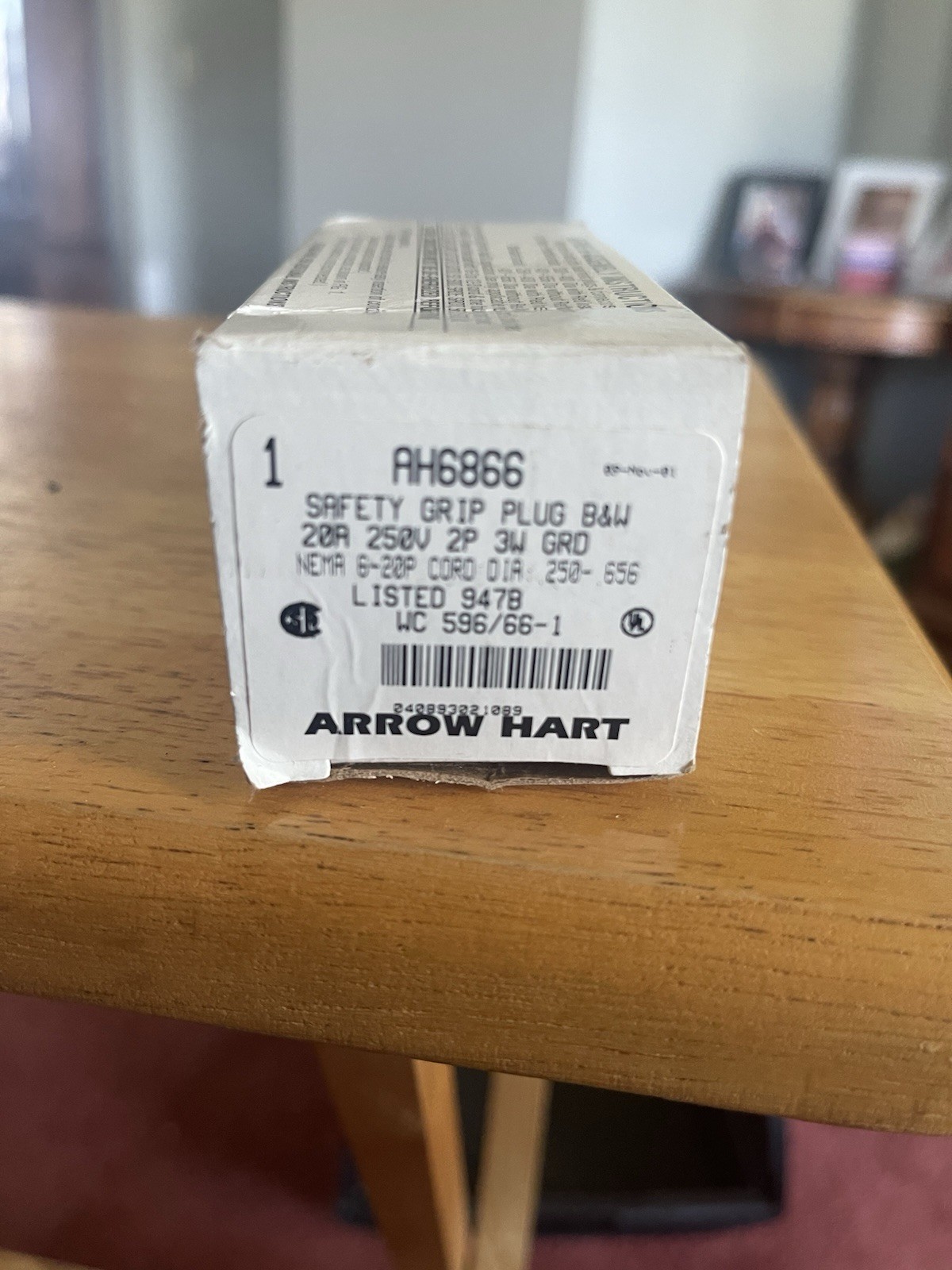 Arrow Hart Safety Grip Plug 20A 250V