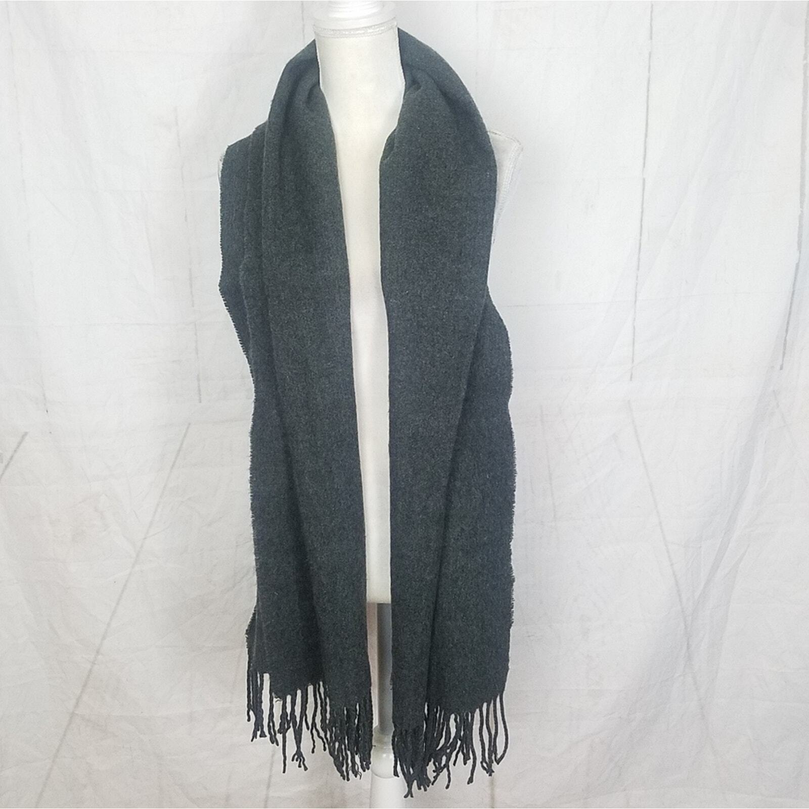 H&M gray long men's scarf size 71x20