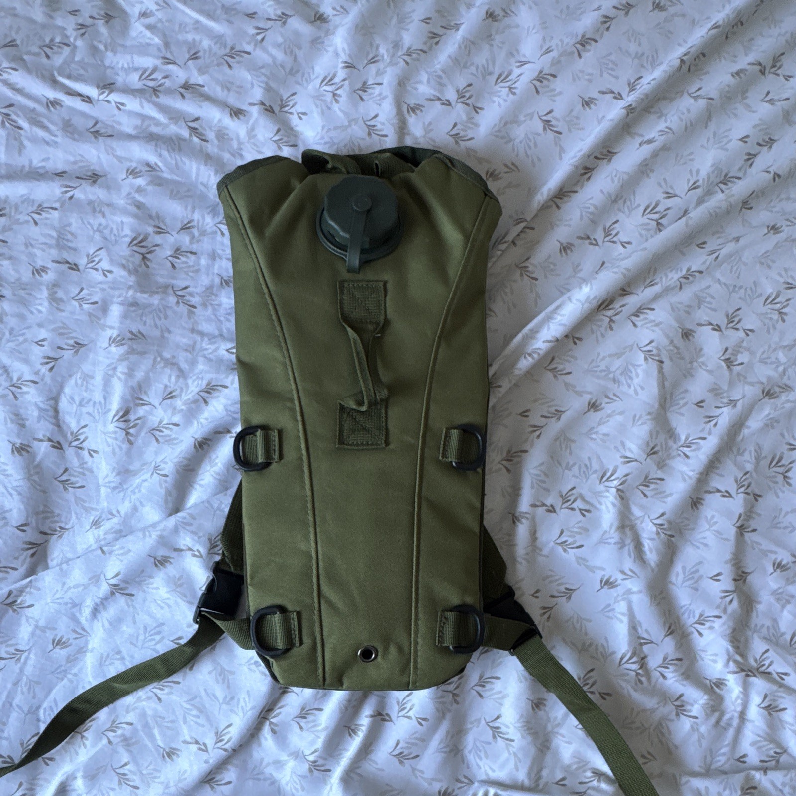 Green 3L Hydration Backpack for Hiking, Nylon, Padded Straps, Buckle