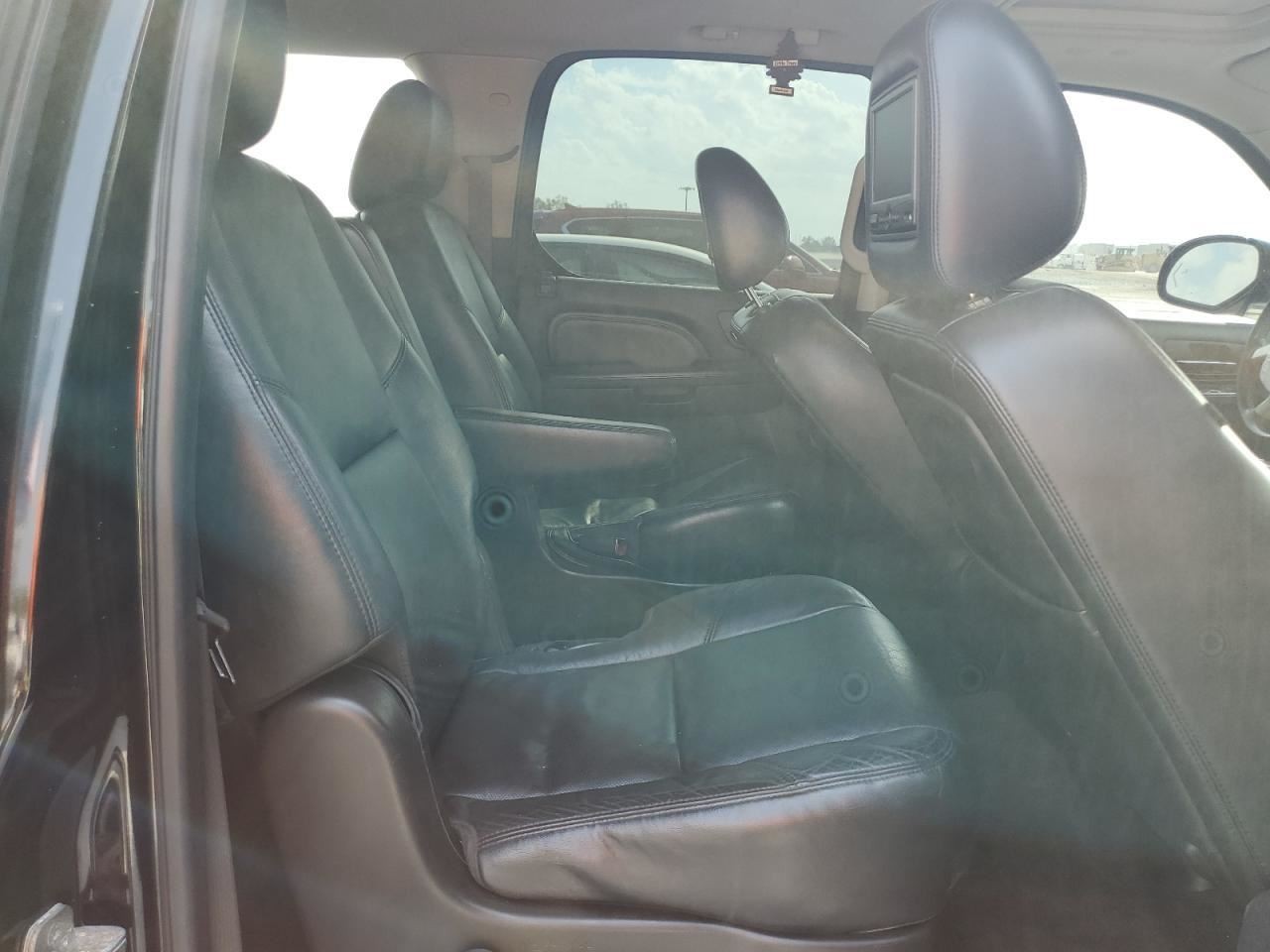 ESCALAESV 2011 Glove Box 4604416