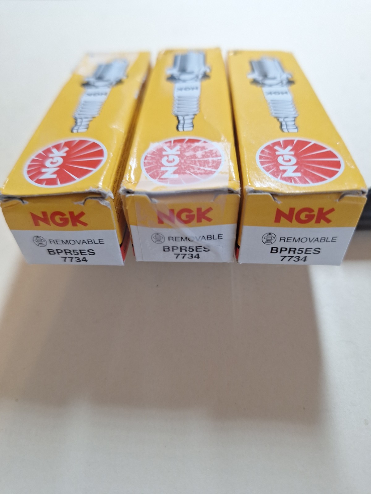Pack Of 3 Genuine NGK BPR5ES 7734 Standard Spark Plugs.