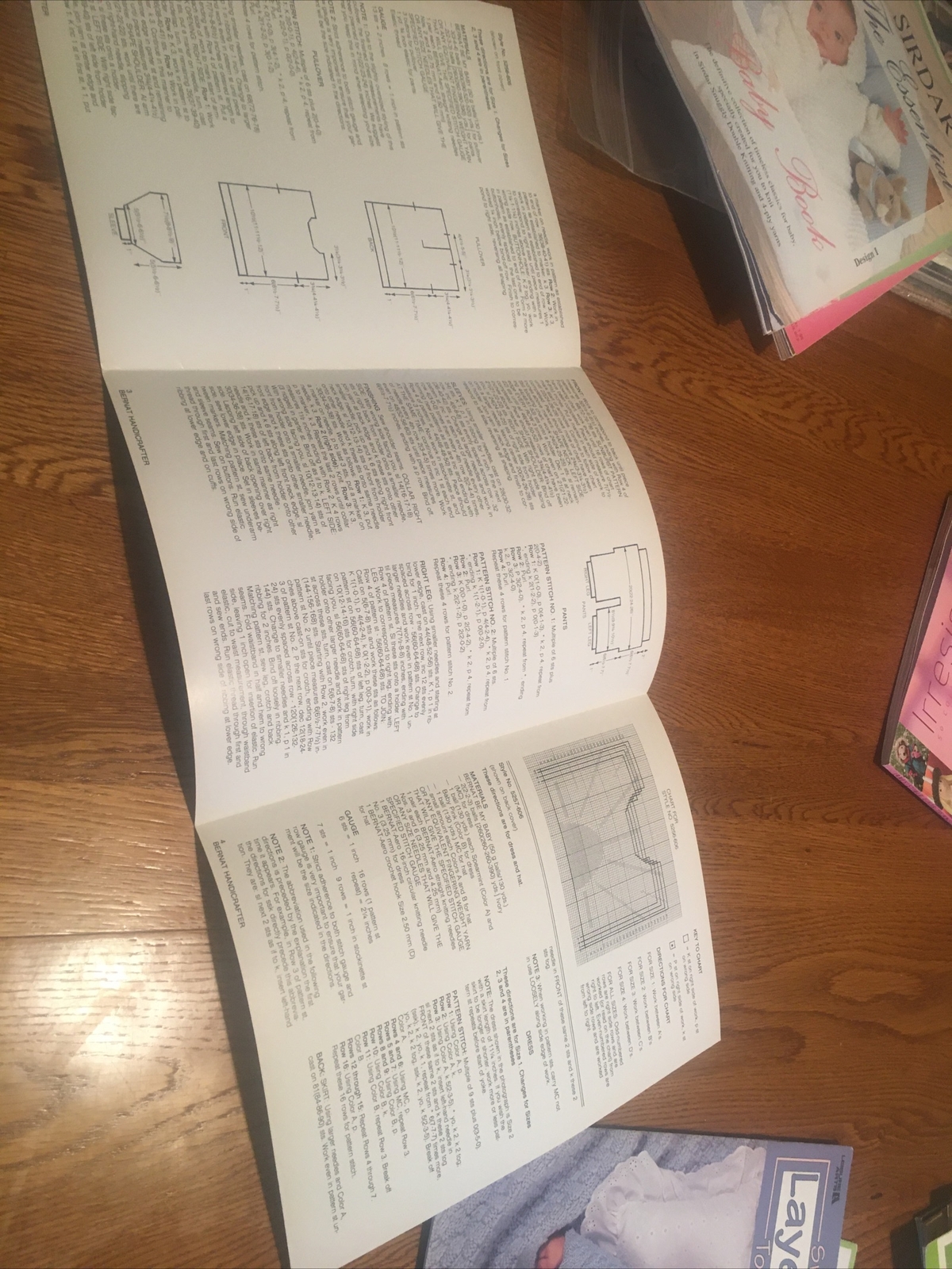 BERNAT BOOK #606 KNITTING BOOK. MSC 2