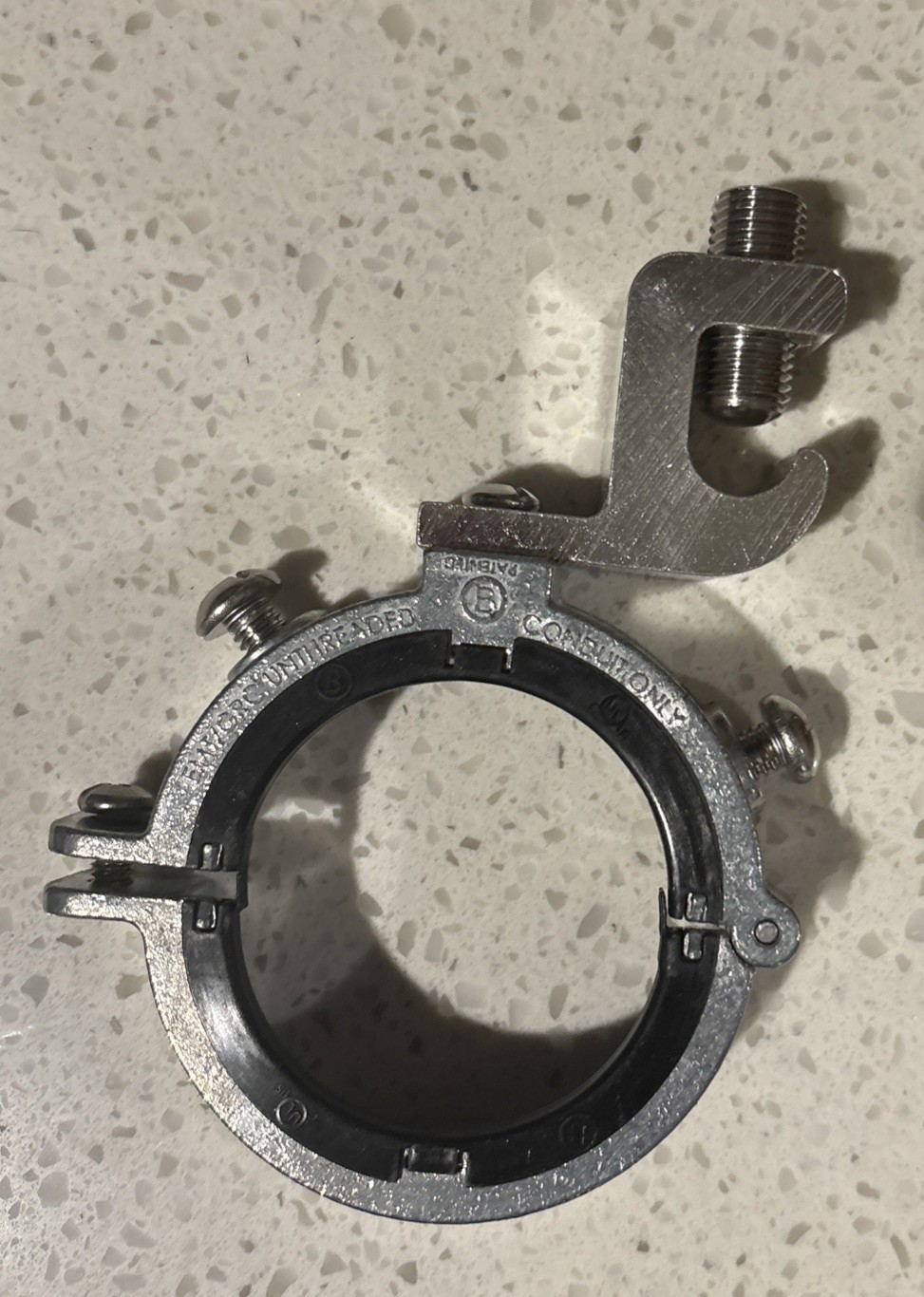 Bridgeport SGBTL38740 EMT/GRC SPLIT GRD BUSHING 2 1/2”