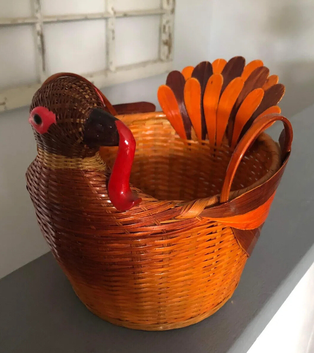 VTG Wicker Turkey Basket Woven Rattan Thanksgiving Farmhouse Country HTF EUC!