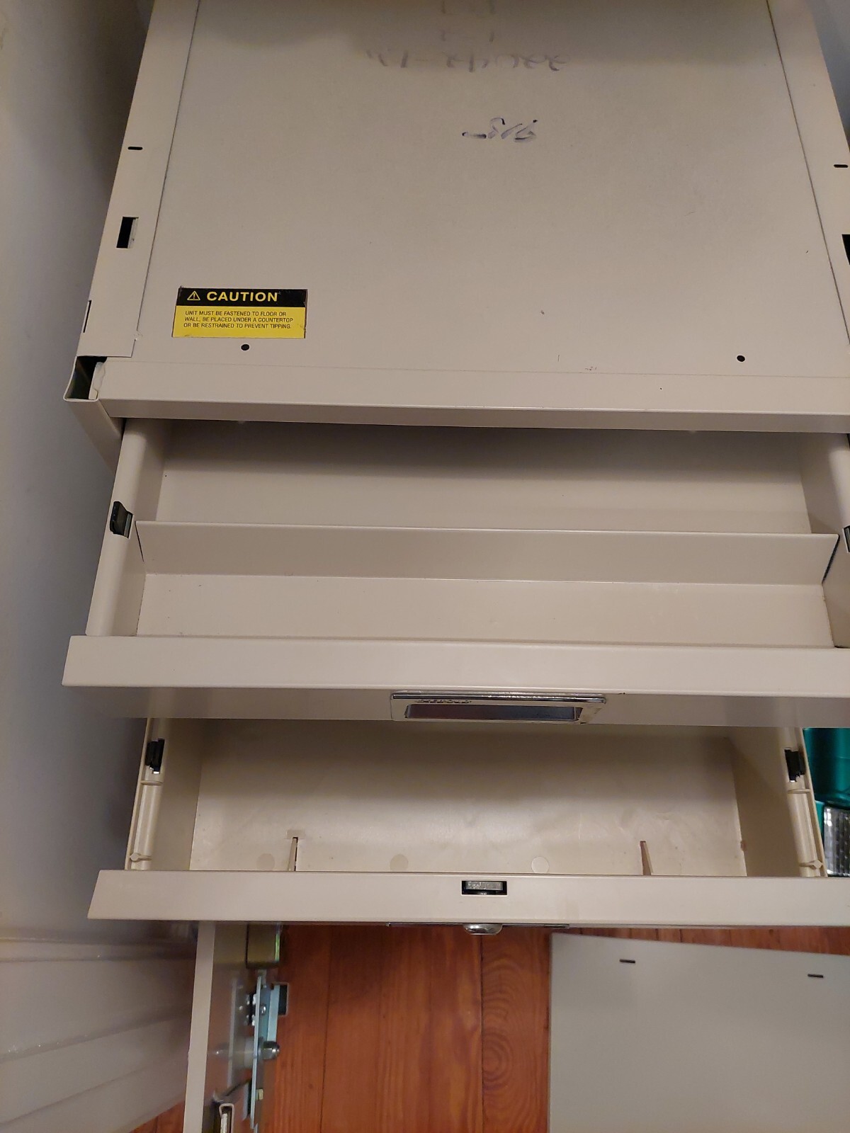 Diebold safe with 2 Drawers And A Safe Area With Key And Code