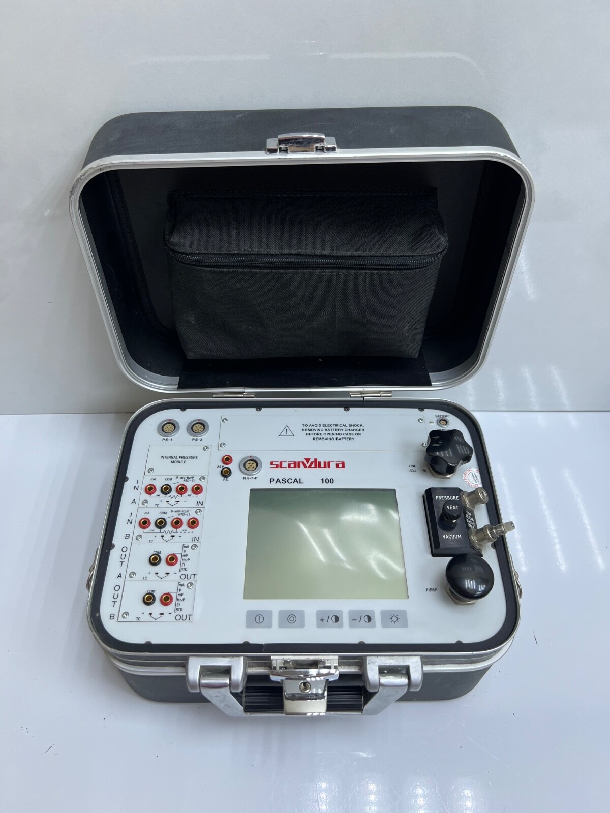 SCANDURA PASCAL-100 MULTICHANNEL CALIBRATOR (NEED TO REPLACE BATTERY)