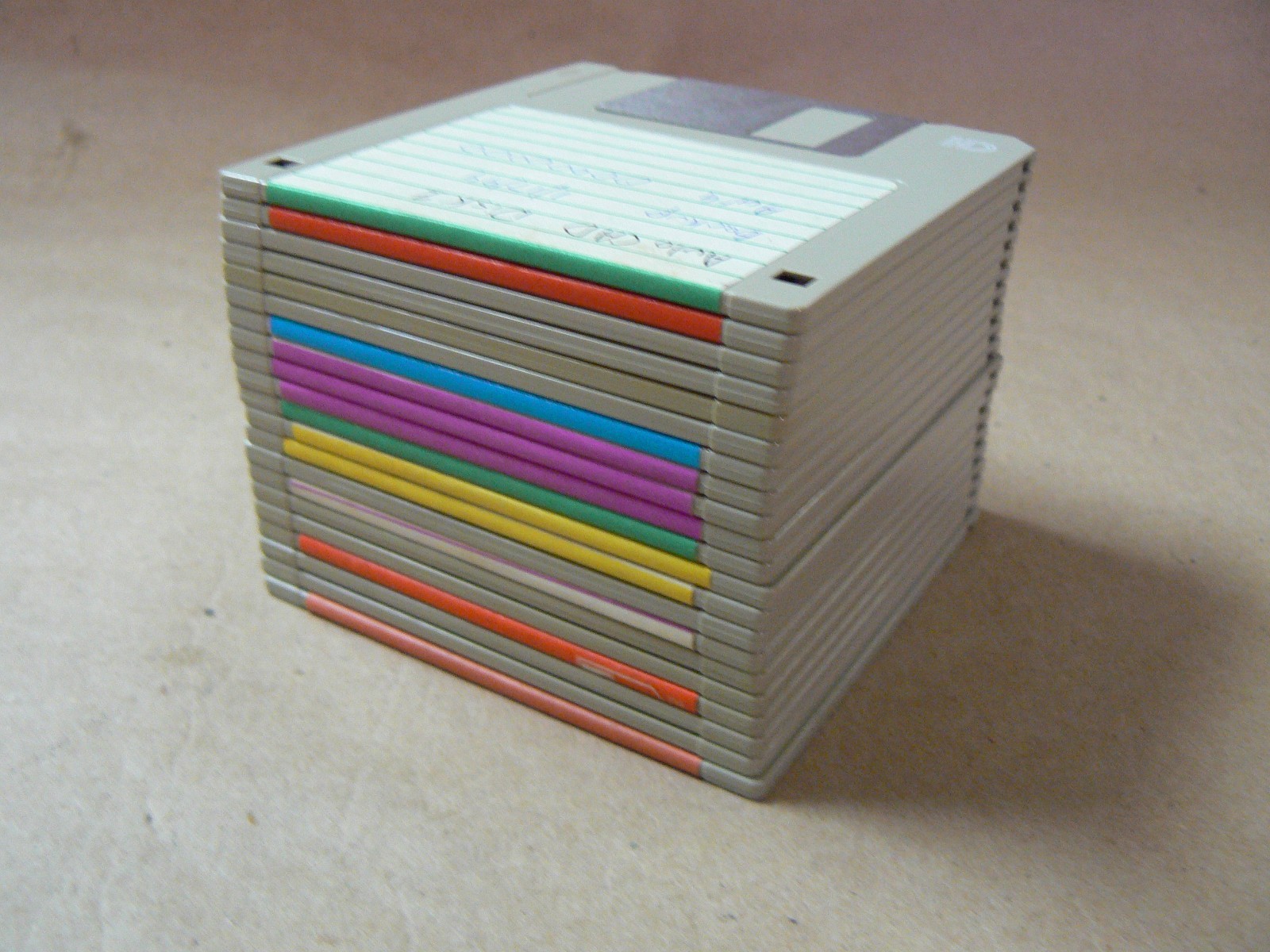 Lot of 24 Vintage 1.44 MB HD 3.5" Floppy Disks Diskettes Discs   Lot #2