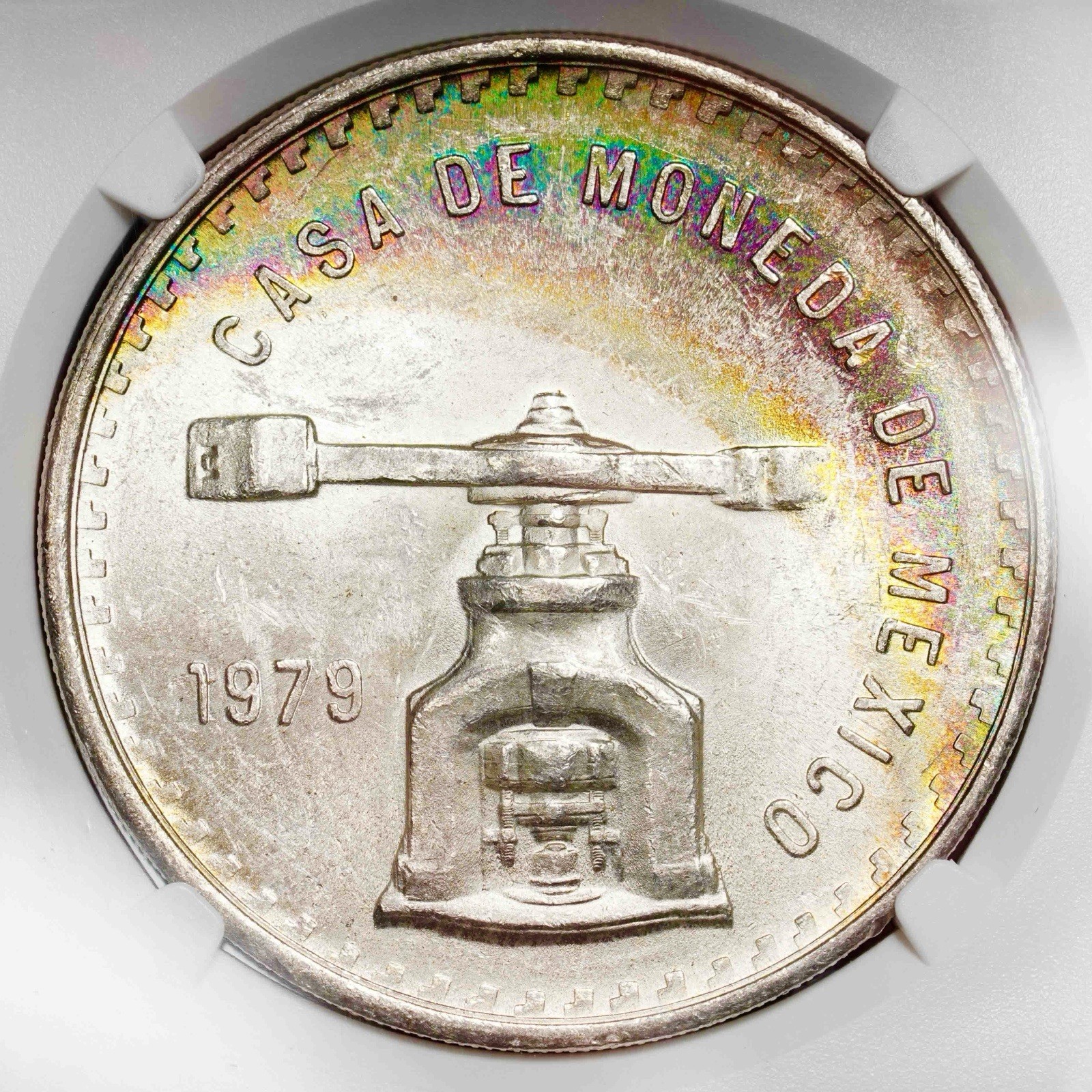 RAINBOW TONED 1979Mo Silver Mexico 1 Onza┃NGC MS62