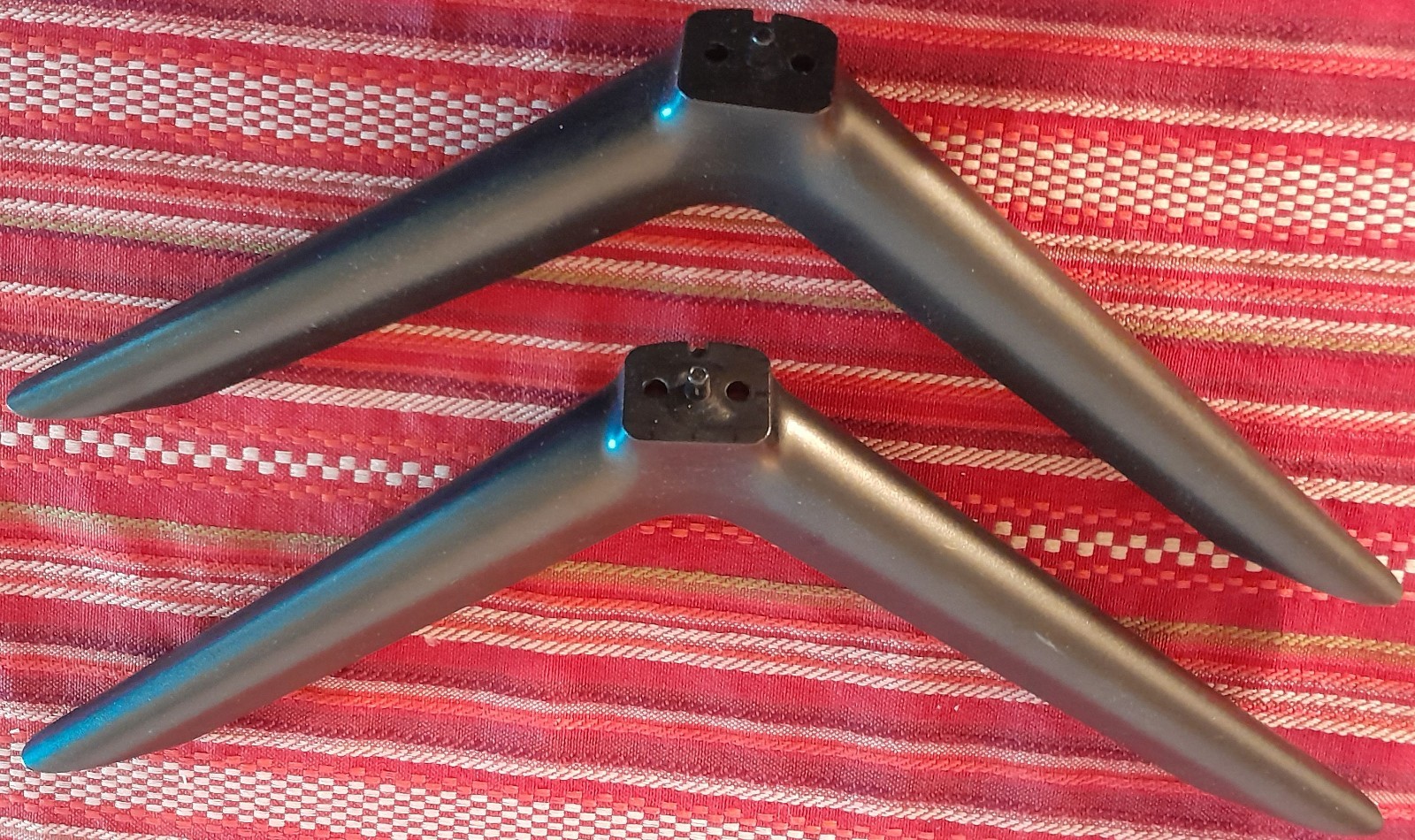Westinghouse WR50UT4009 50 inch Tv stand legs roku has screws I SHIP FAST