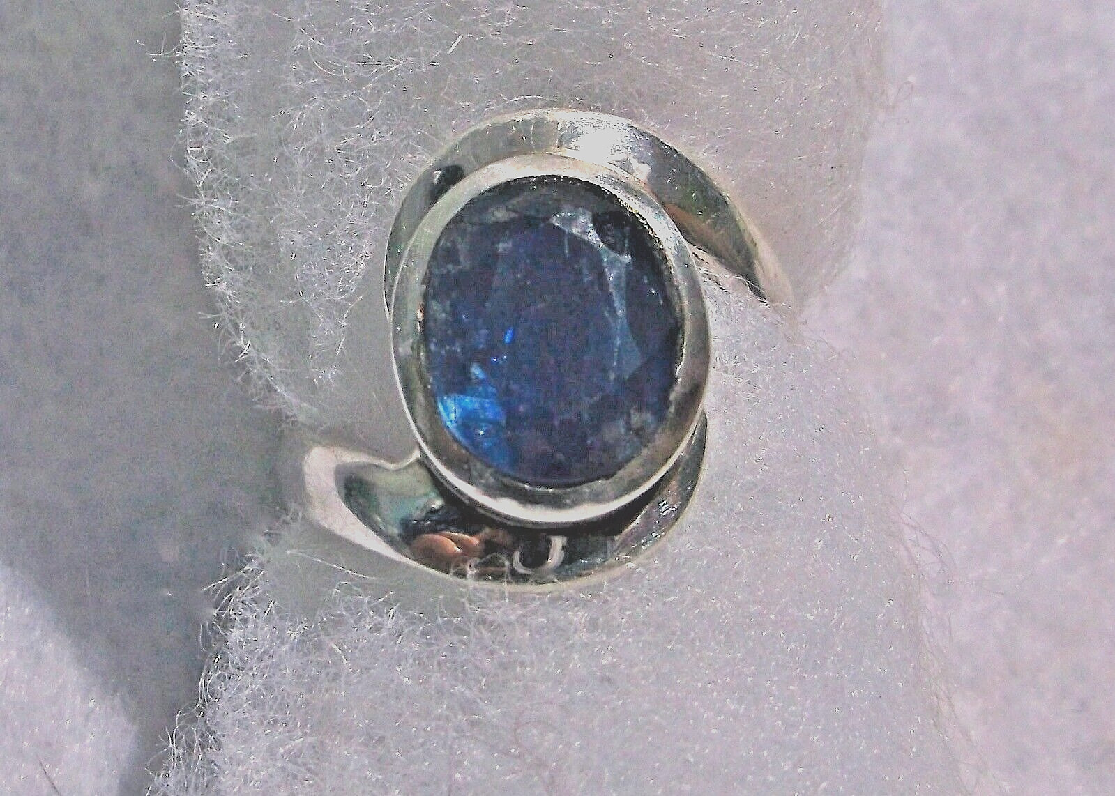 ROYAL BLUE FACETED KYANITE SILVER RING STONE HAS SURFACE INCLUSIONS 4.9 GRAMS