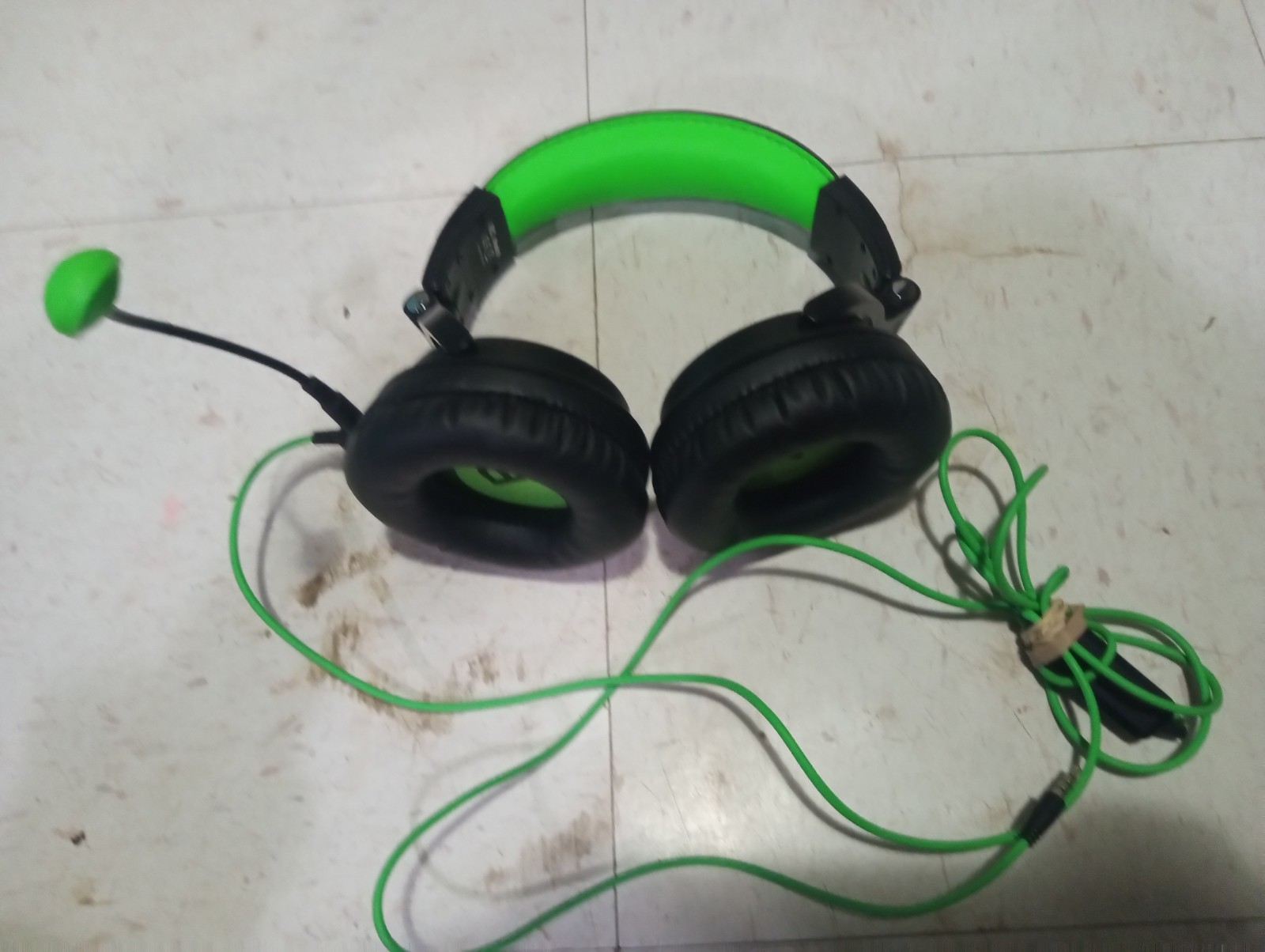 Razer Over Ear Gaming Headset w/ microphone RZ04-0289 Excellent Condition