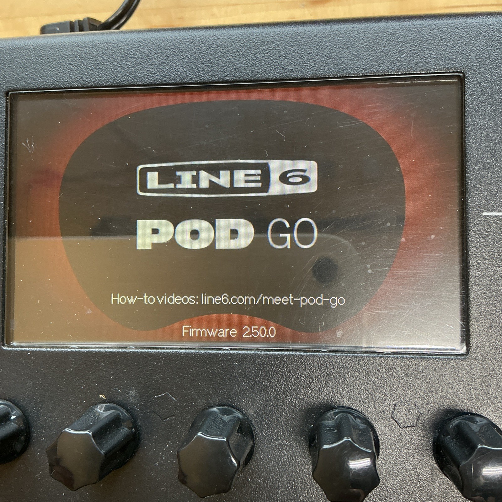 Line 6 POD Go Guitar Multi Effects Processor Amp Sim Modeler + Line 6 Road Case