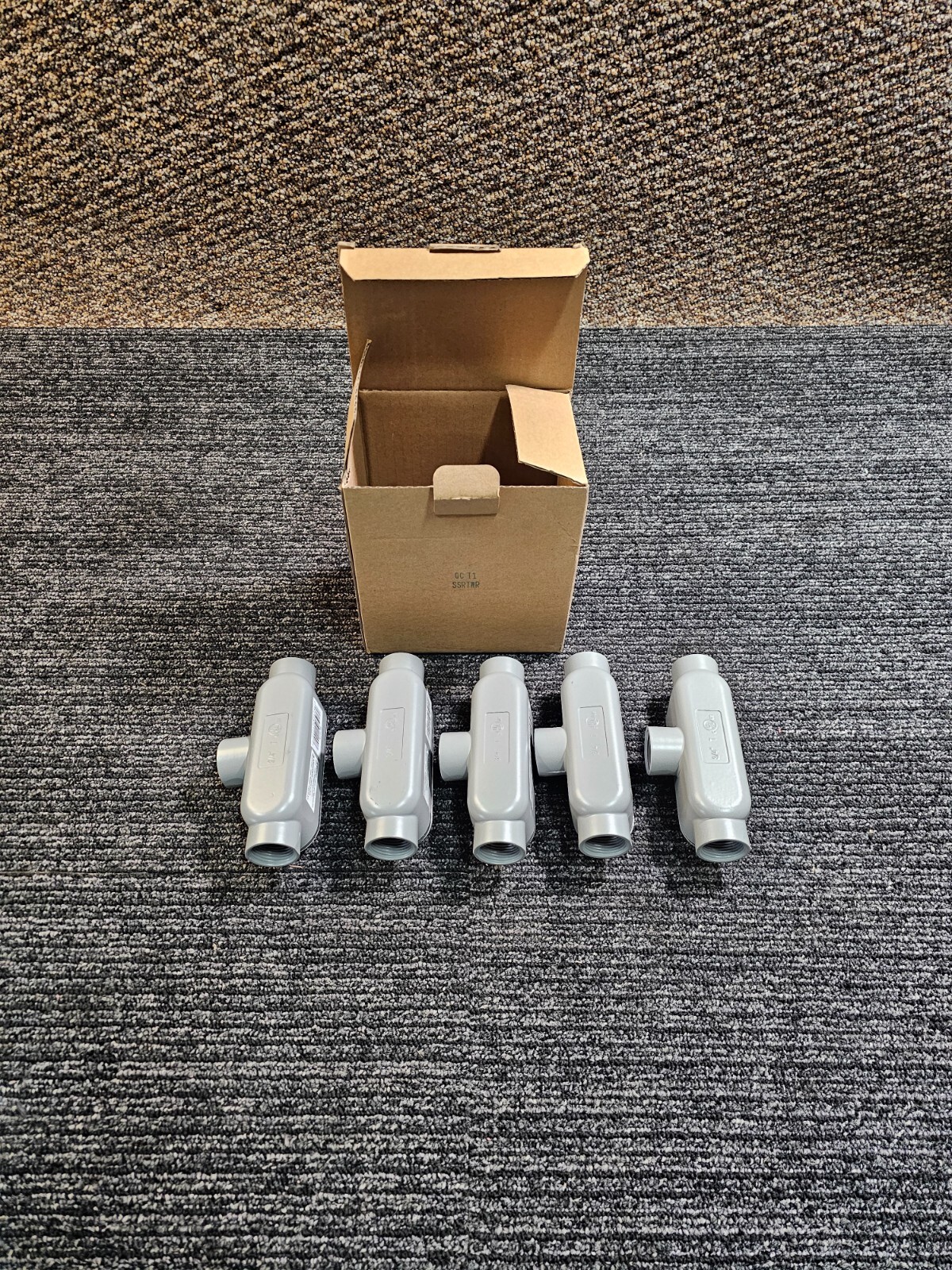 (QTY 10) Hubbell Taymac Rigid T 3/4" Oval Conduit Body RLT075, Die-cast Aluminum
