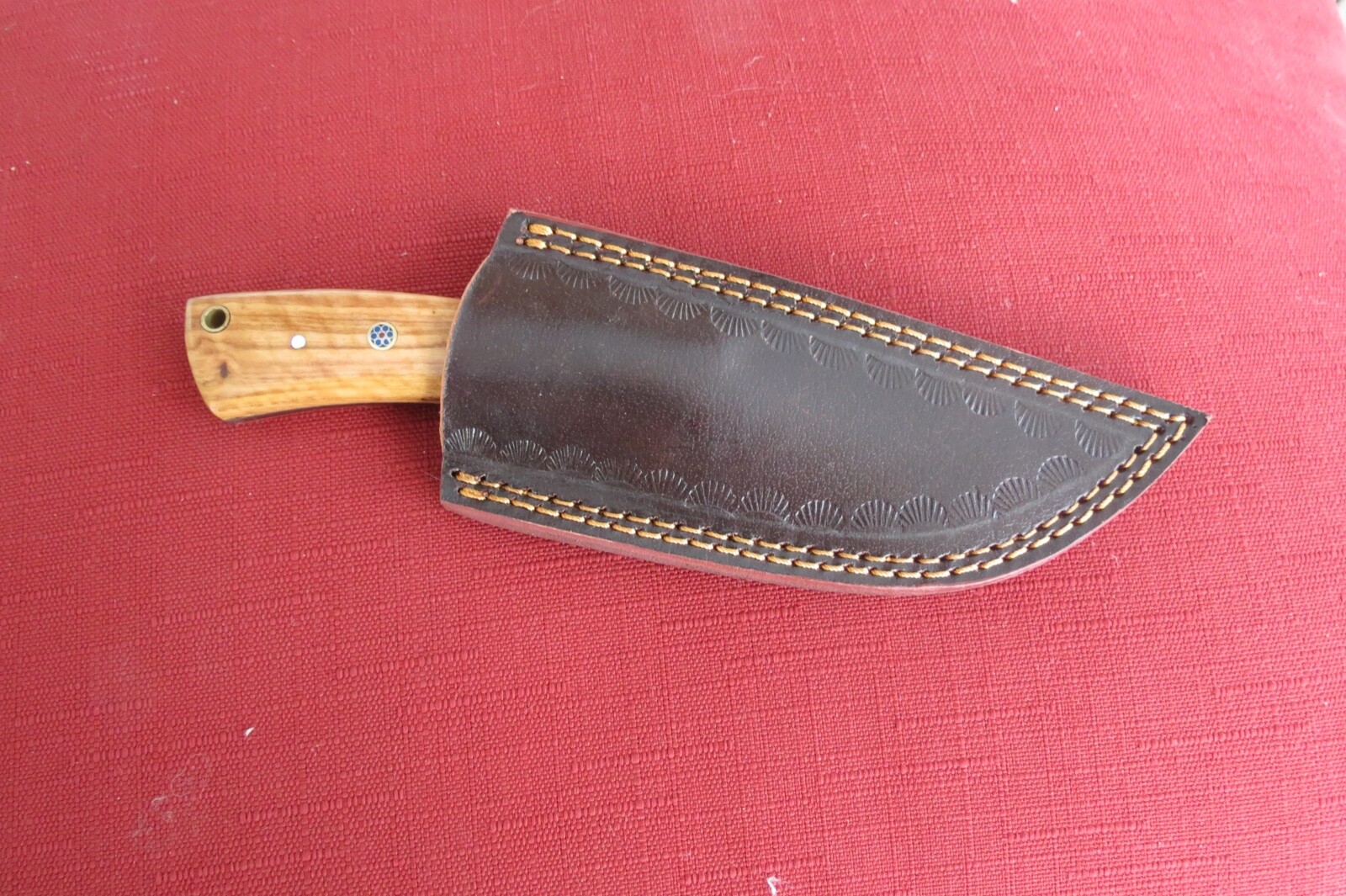 Sweet Damascus hunting knife w/wood & ceramic handle & leather sheath hand made